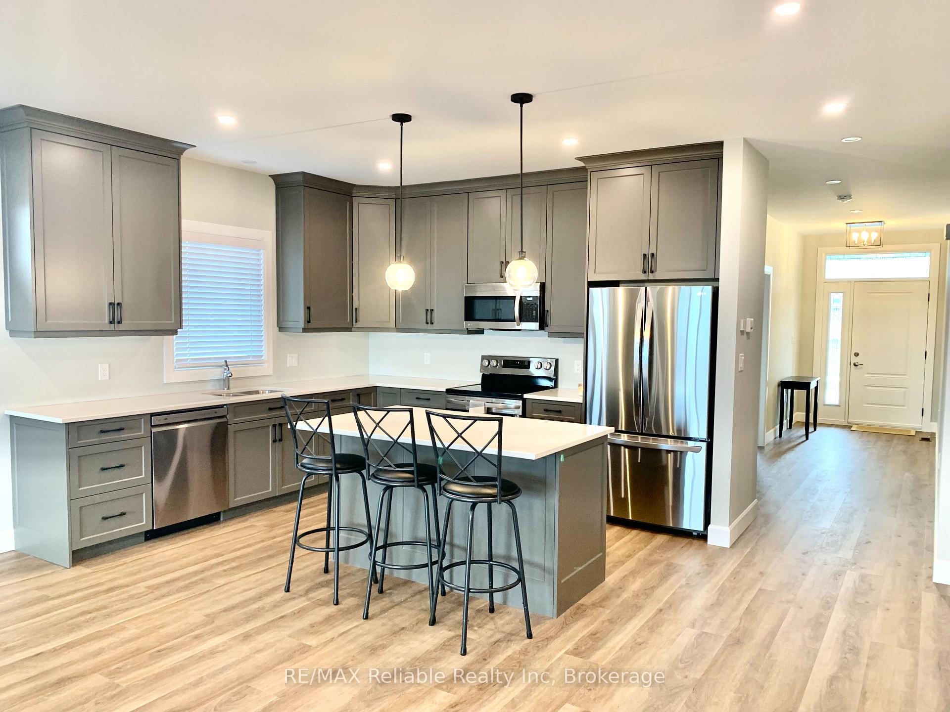 Photo 2 of 454 Warren Street, Goderich, Goderich (Town) — HOMEH