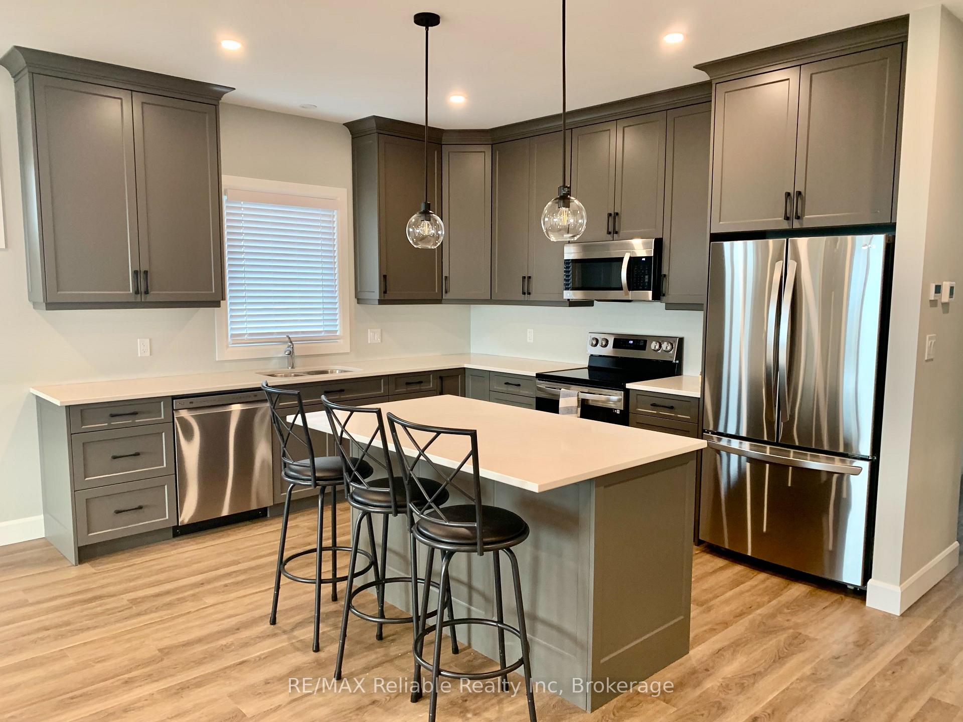 Photo 3 of 454 Warren Street, Goderich, Goderich (Town) — HOMEH