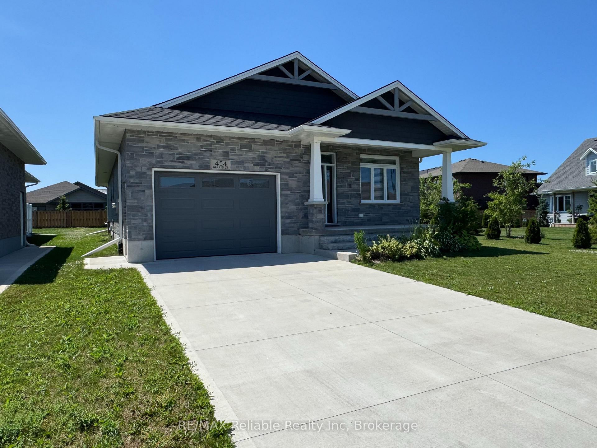 Photo 10 of 454 Warren Street, Goderich, Goderich (Town) — HOMEH