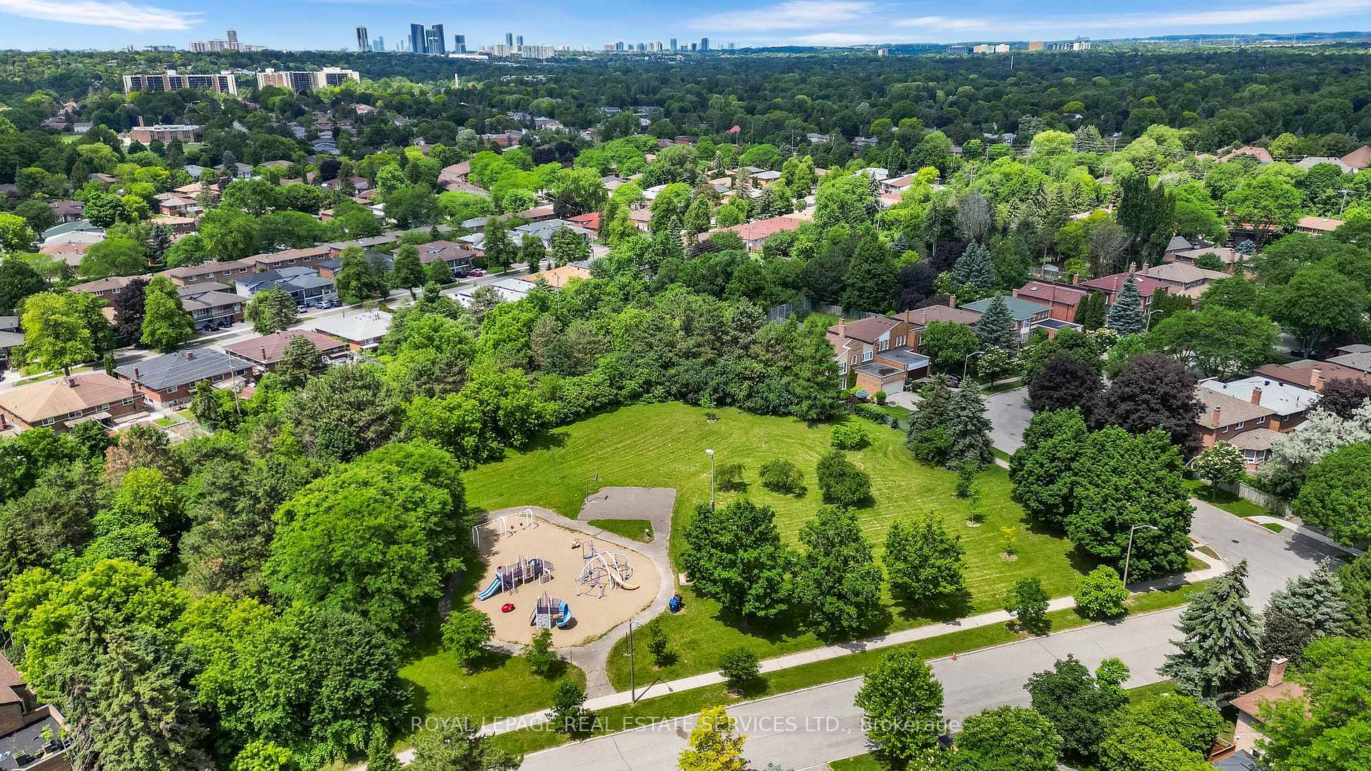 Photo 40 of 67 Mintwood Drive, North York, Bayview Woods-Steeles — HOMEH