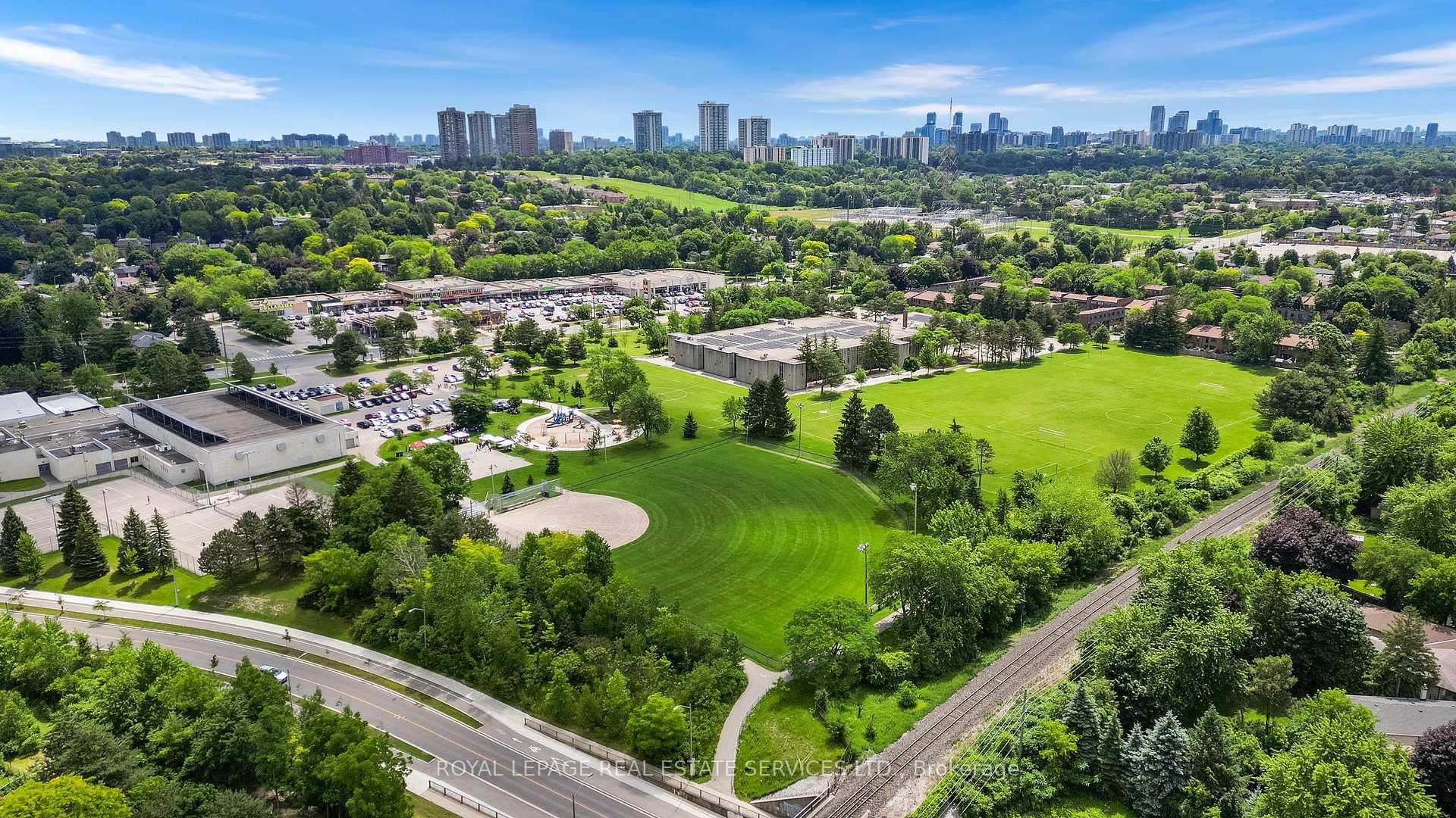 Photo 42 of 67 Mintwood Drive, North York, Bayview Woods-Steeles — HOMEH