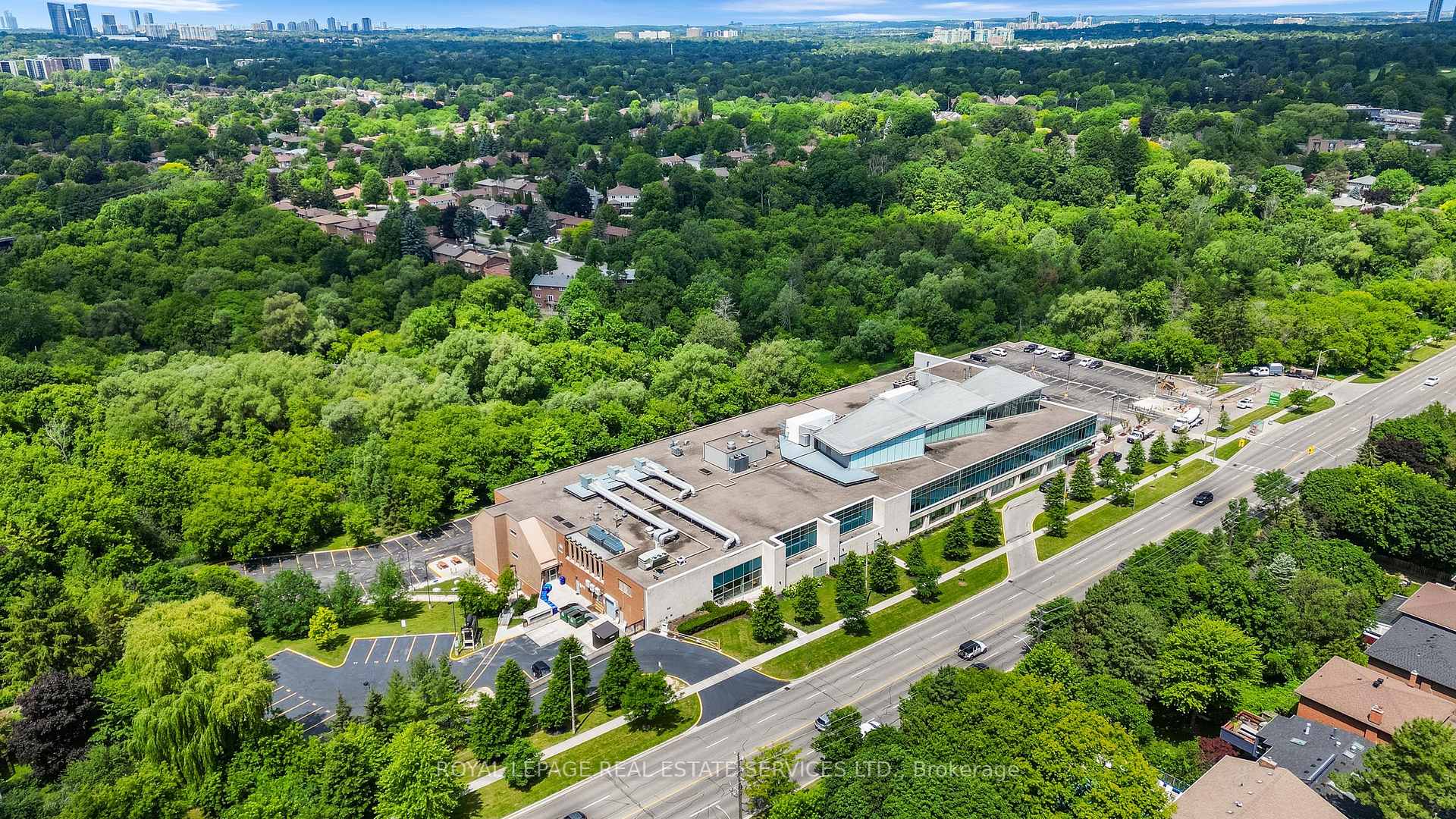 Photo 43 of 67 Mintwood Drive, North York, Bayview Woods-Steeles — HOMEH