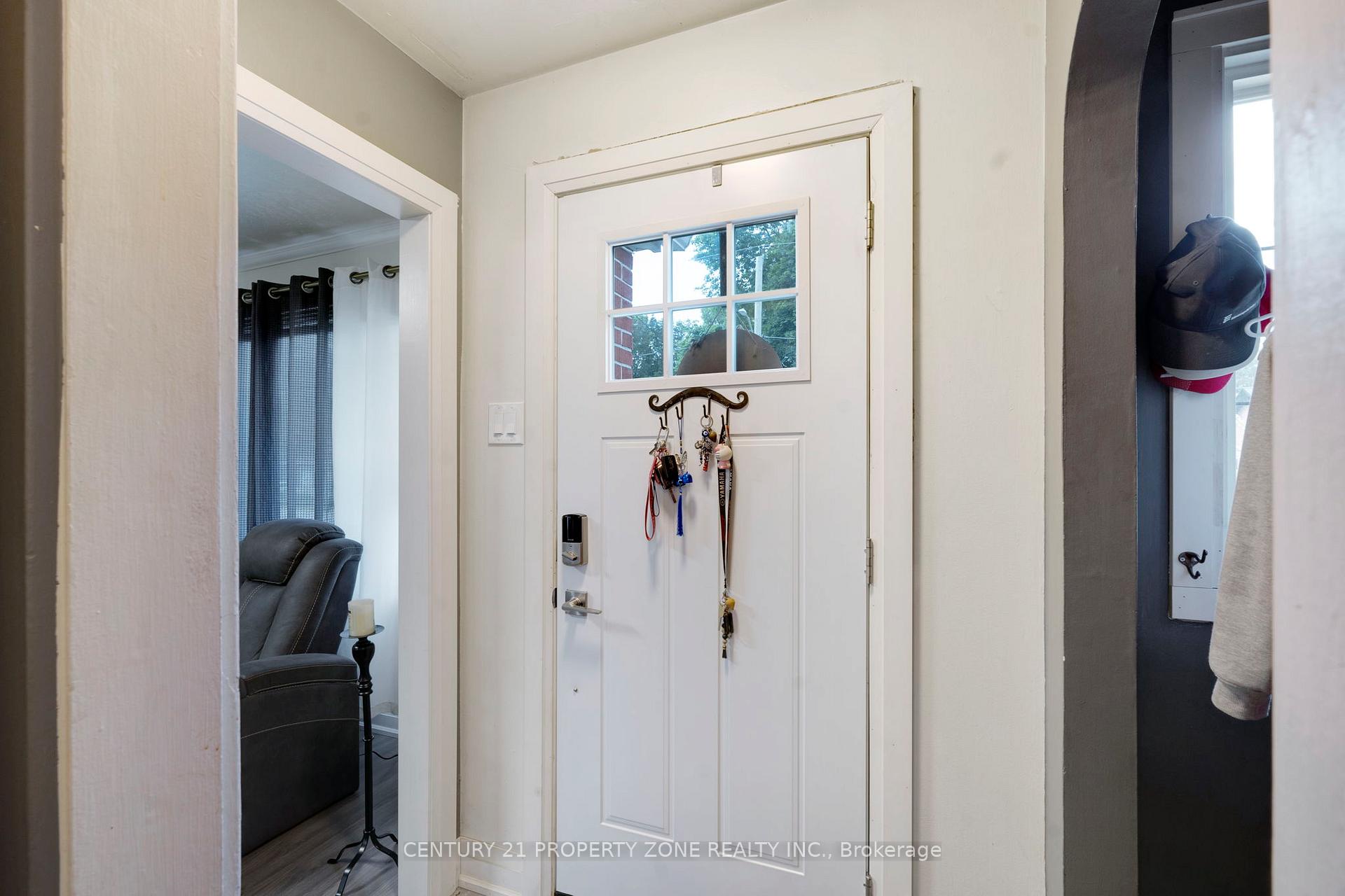 Photo 4 of 74 John Street, Orangeville — HOMEH
