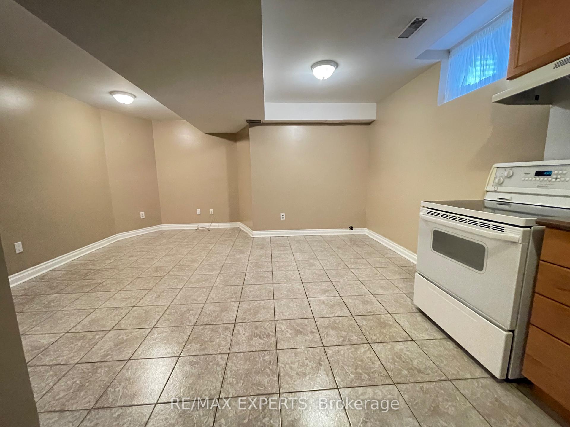 Photo 4 of Unit BSMT, 176 Kingsview Drive, Vaughan, Vellore Village — HOMEH