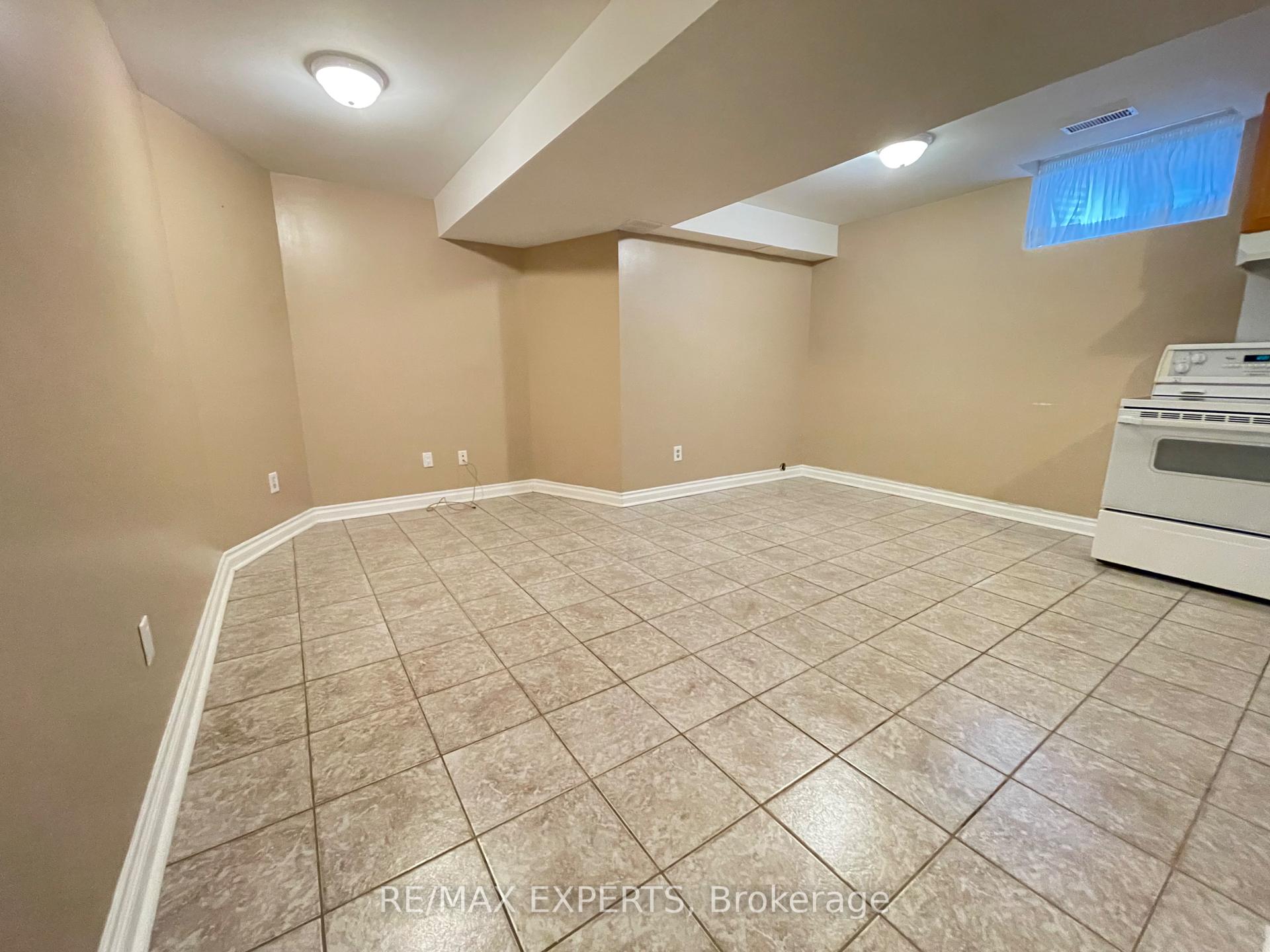 Photo 5 of Unit BSMT, 176 Kingsview Drive, Vaughan, Vellore Village — HOMEH