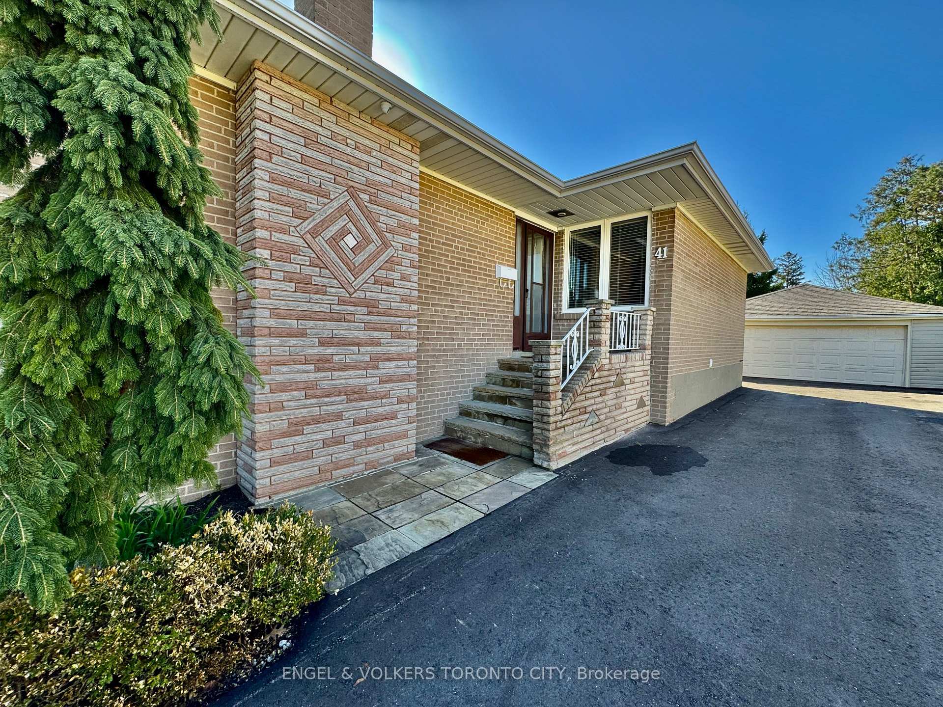 Photo 2 of 41 Paragon Road, Etobicoke, Kingsview Village-The Westway — HOMEH