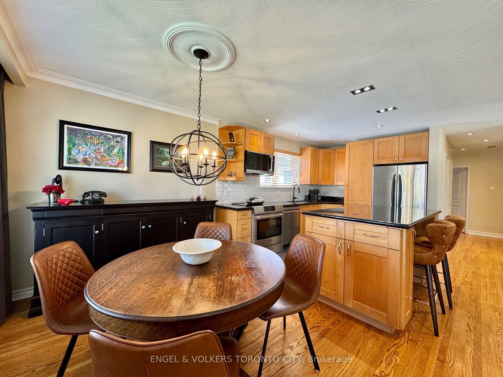 Photo 6 of 41 Paragon Road, Etobicoke, Kingsview Village-The Westway — HOMEH