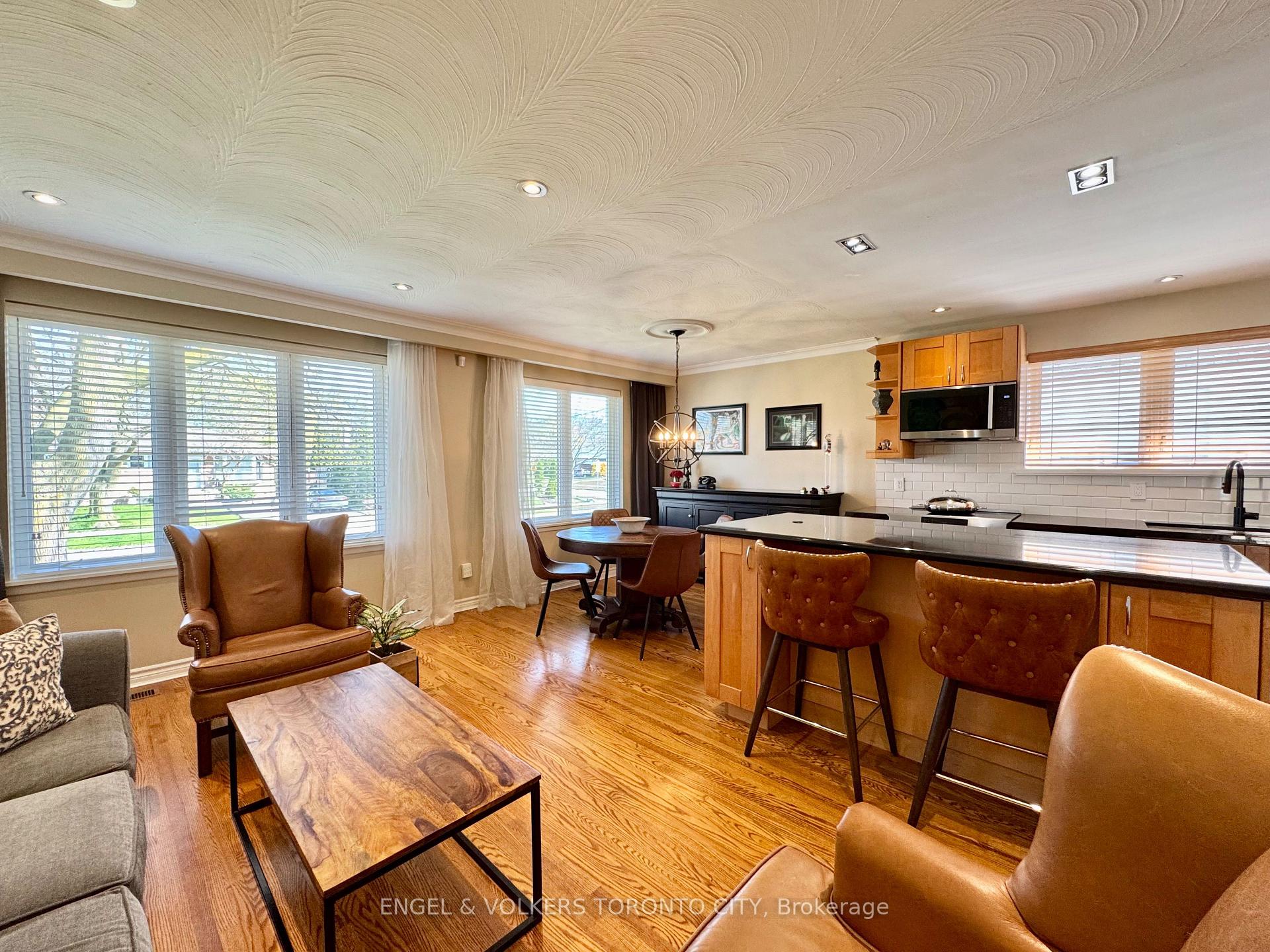 Photo 10 of 41 Paragon Road, Etobicoke, Kingsview Village-The Westway — HOMEH