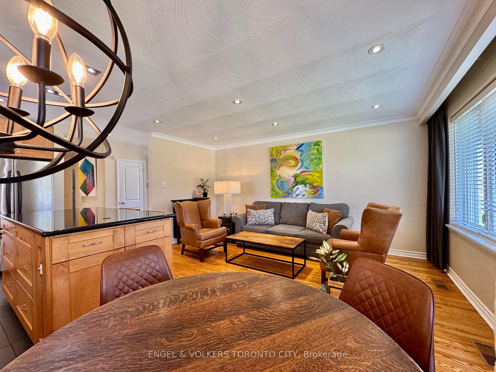 Photo 16 of 41 Paragon Road, Etobicoke, Kingsview Village-The Westway — HOMEH