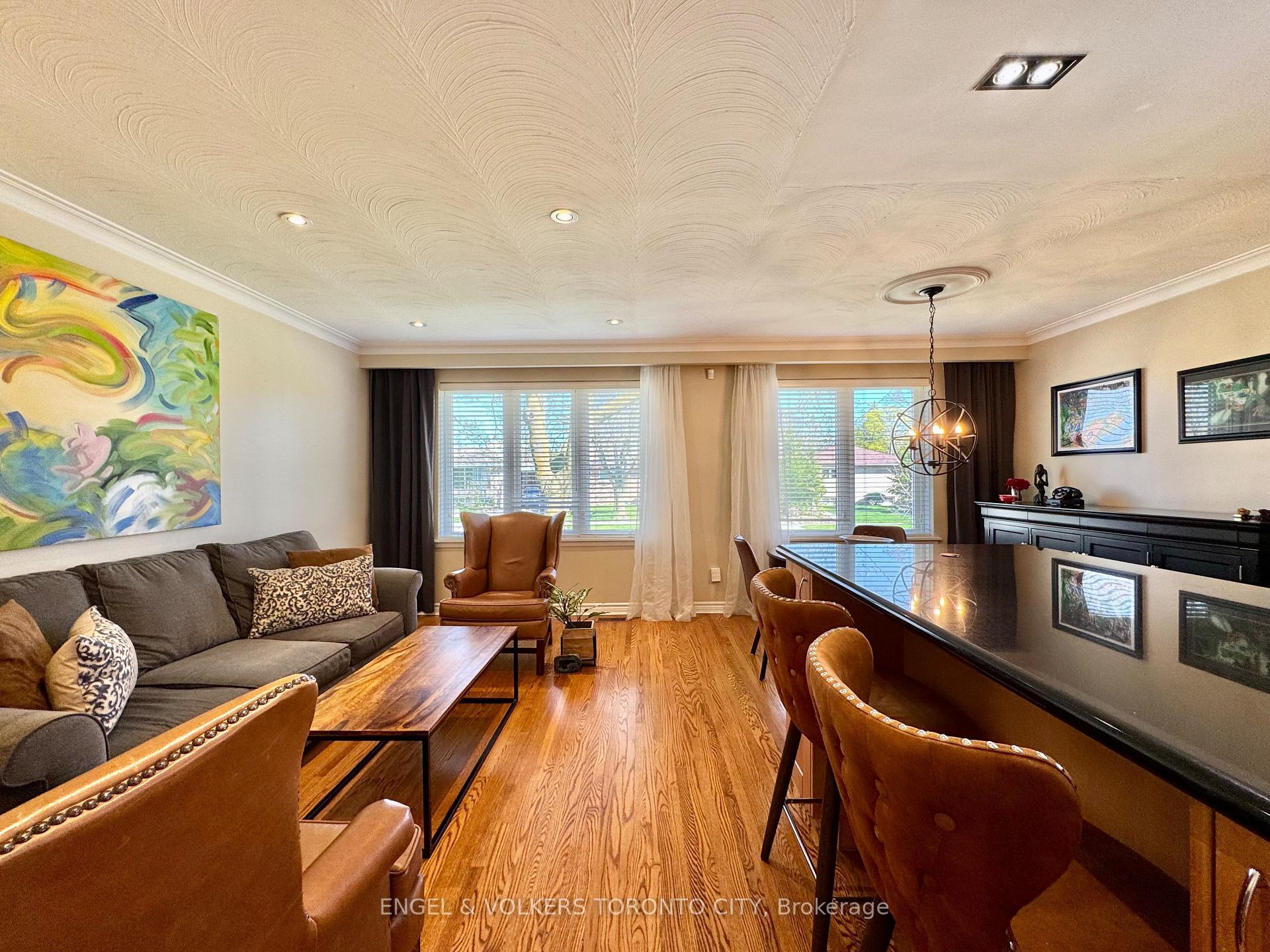 Photo 18 of 41 Paragon Road, Etobicoke, Kingsview Village-The Westway — HOMEH