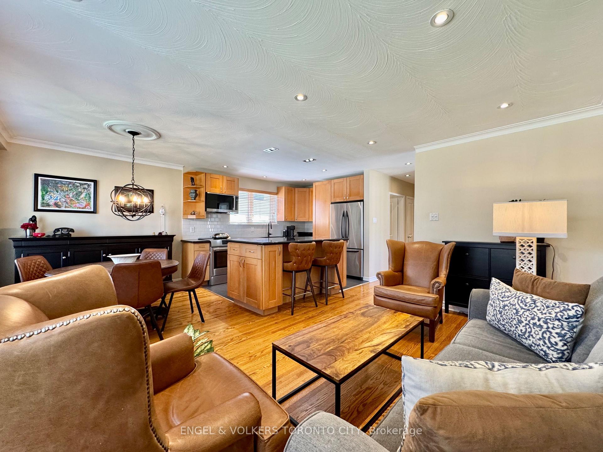 Photo 19 of 41 Paragon Road, Etobicoke, Kingsview Village-The Westway — HOMEH