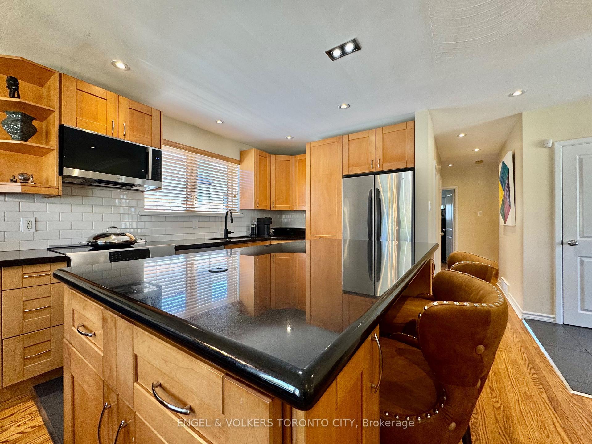Photo 22 of 41 Paragon Road, Etobicoke, Kingsview Village-The Westway — HOMEH