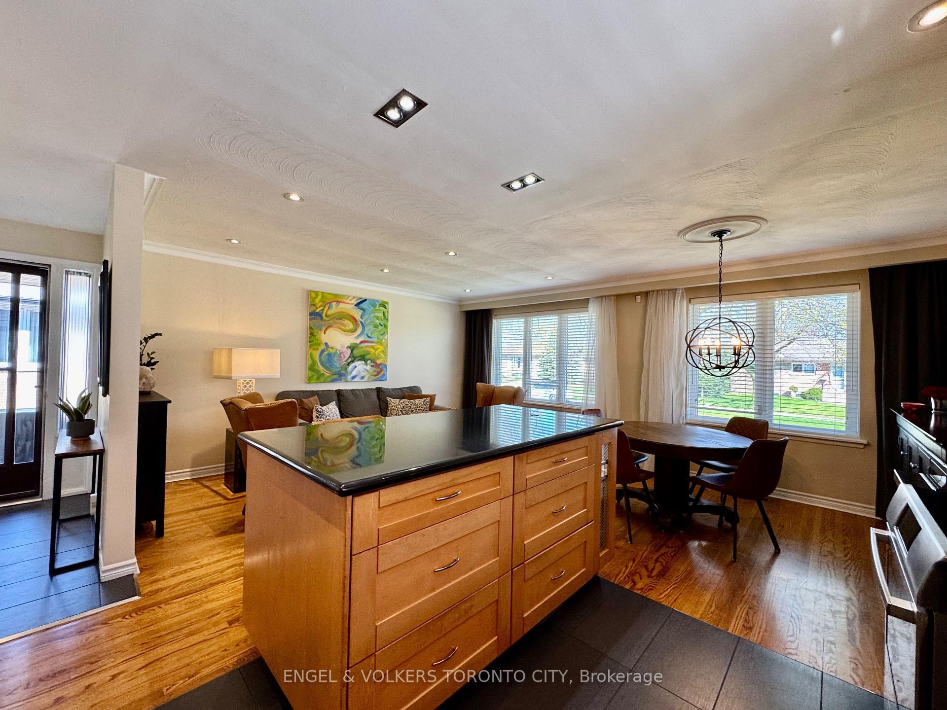 Photo 25 of 41 Paragon Road, Etobicoke, Kingsview Village-The Westway — HOMEH