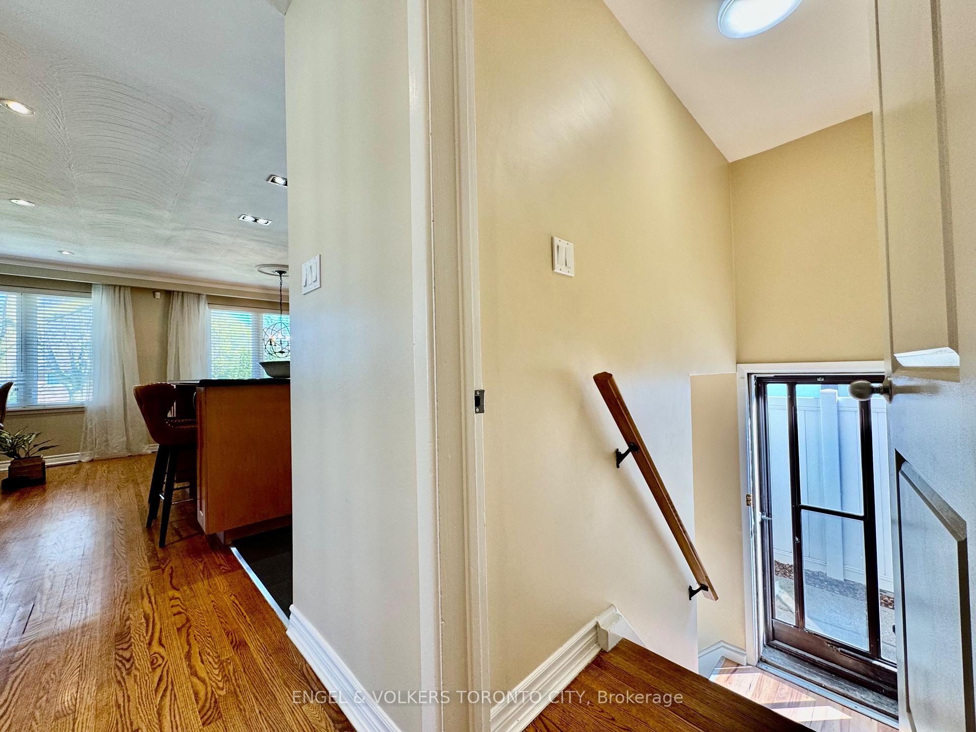 Photo 26 of 41 Paragon Road, Etobicoke, Kingsview Village-The Westway — HOMEH