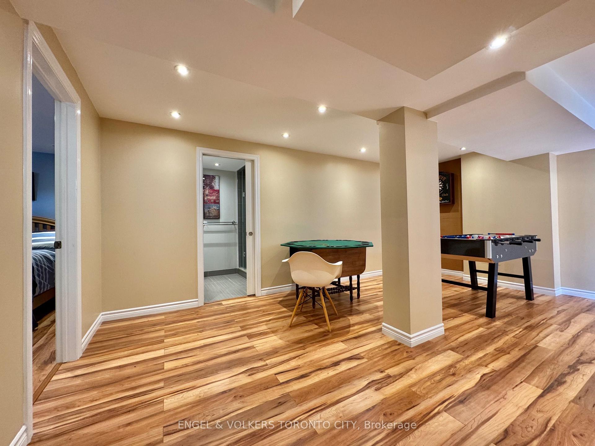 Photo 32 of 41 Paragon Road, Etobicoke, Kingsview Village-The Westway — HOMEH