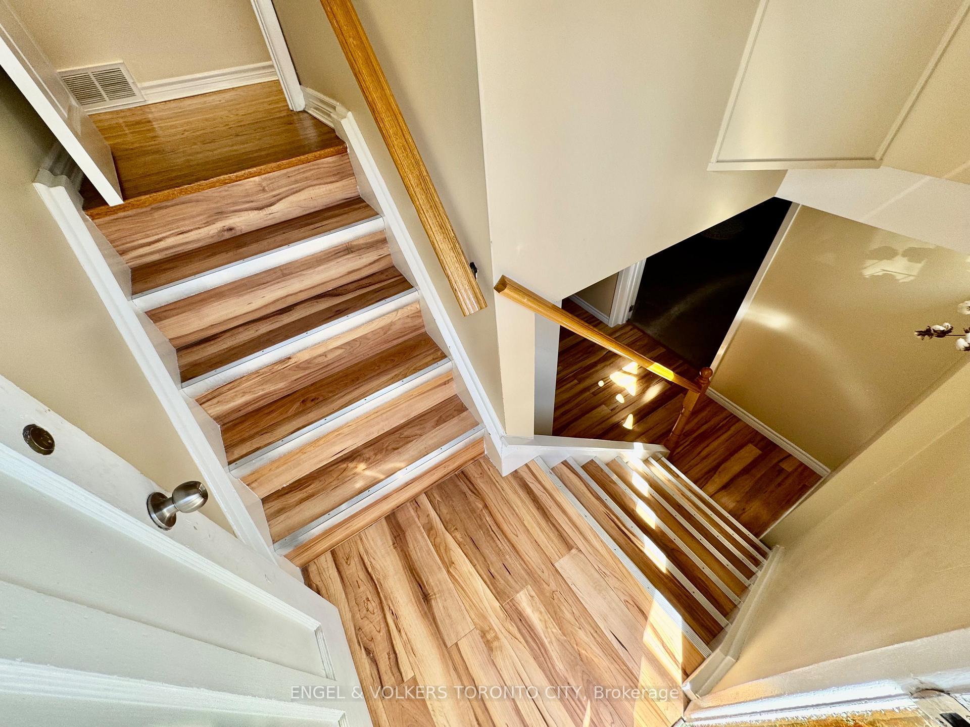 Photo 34 of 41 Paragon Road, Etobicoke, Kingsview Village-The Westway — HOMEH