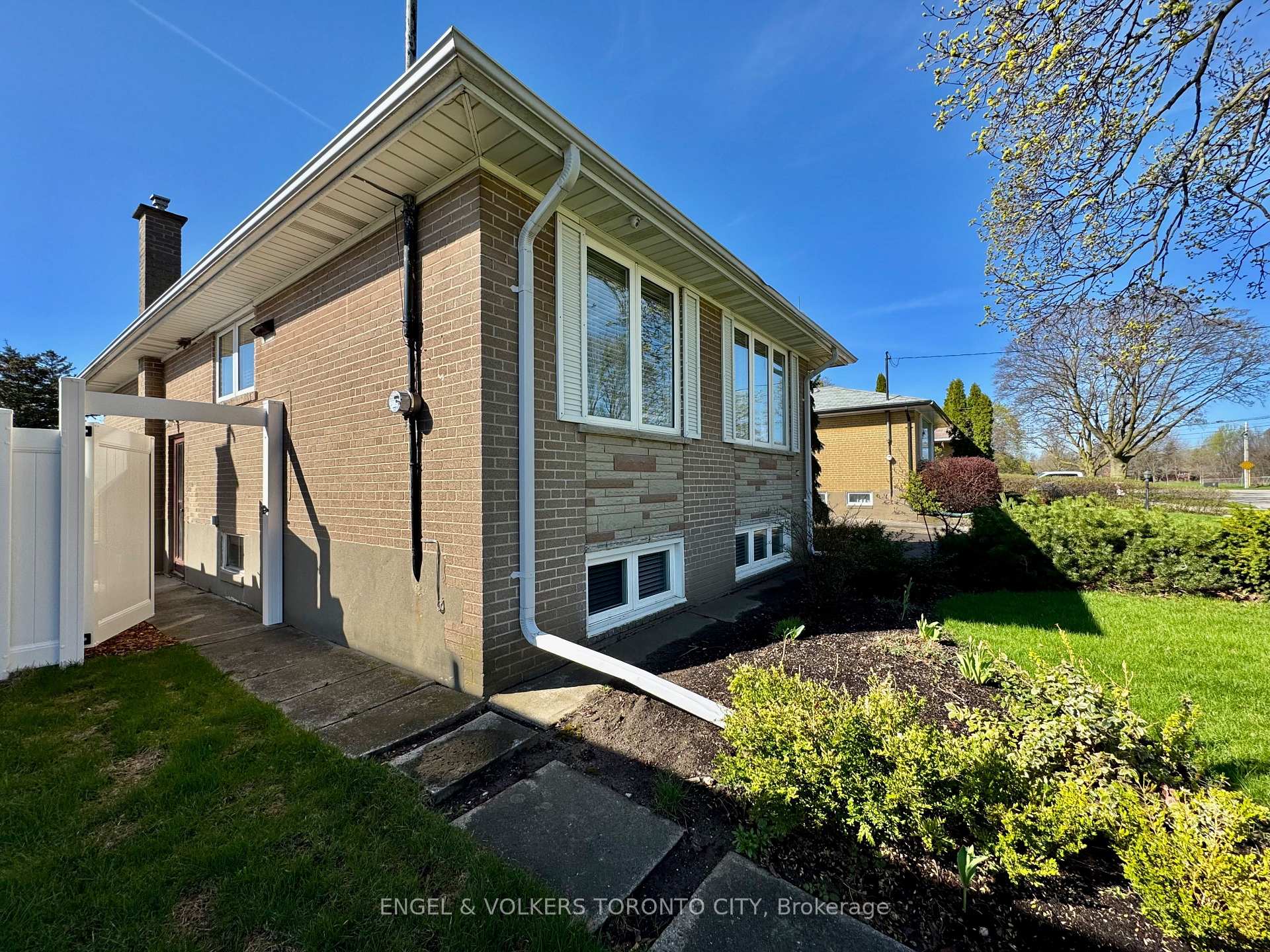 Photo 44 of 41 Paragon Road, Etobicoke, Kingsview Village-The Westway — HOMEH