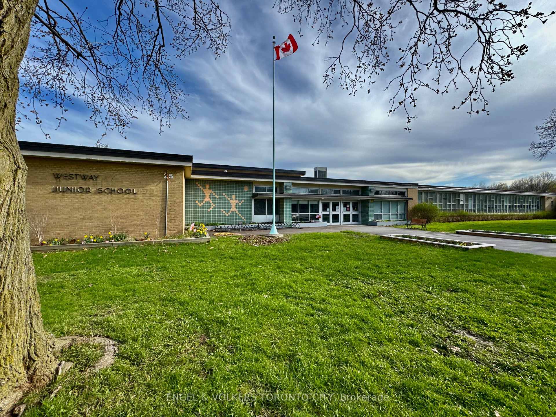Photo 49 of 41 Paragon Road, Etobicoke, Kingsview Village-The Westway — HOMEH