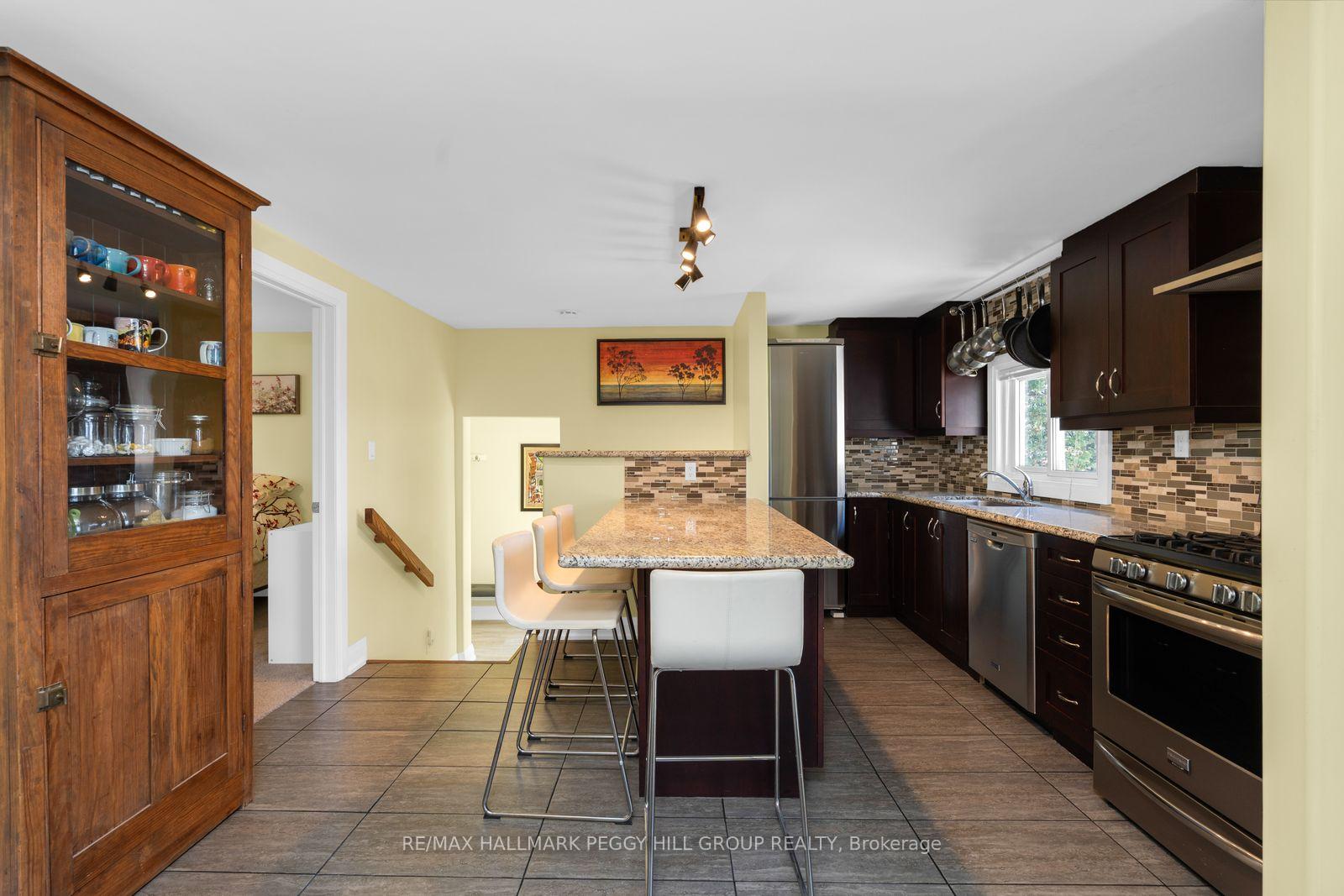 Photo 5 of 8001 Yonge Street, Innisfil, Stroud — HOMEH