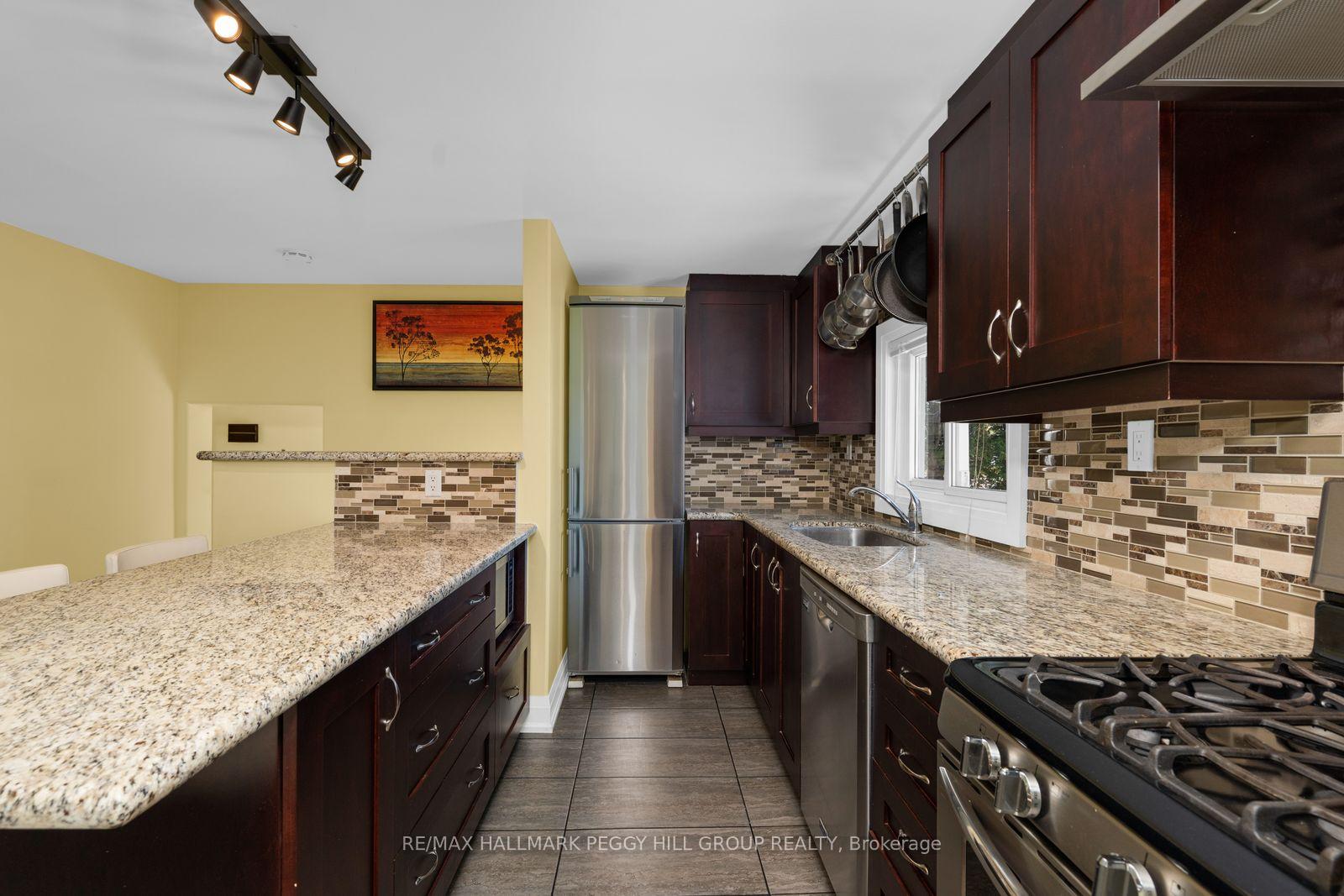 Photo 6 of 8001 Yonge Street, Innisfil, Stroud — HOMEH