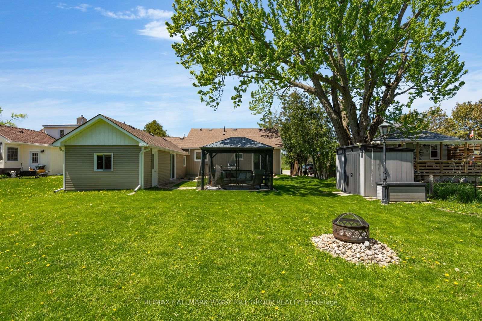 Photo 16 of 8001 Yonge Street, Innisfil, Stroud — HOMEH