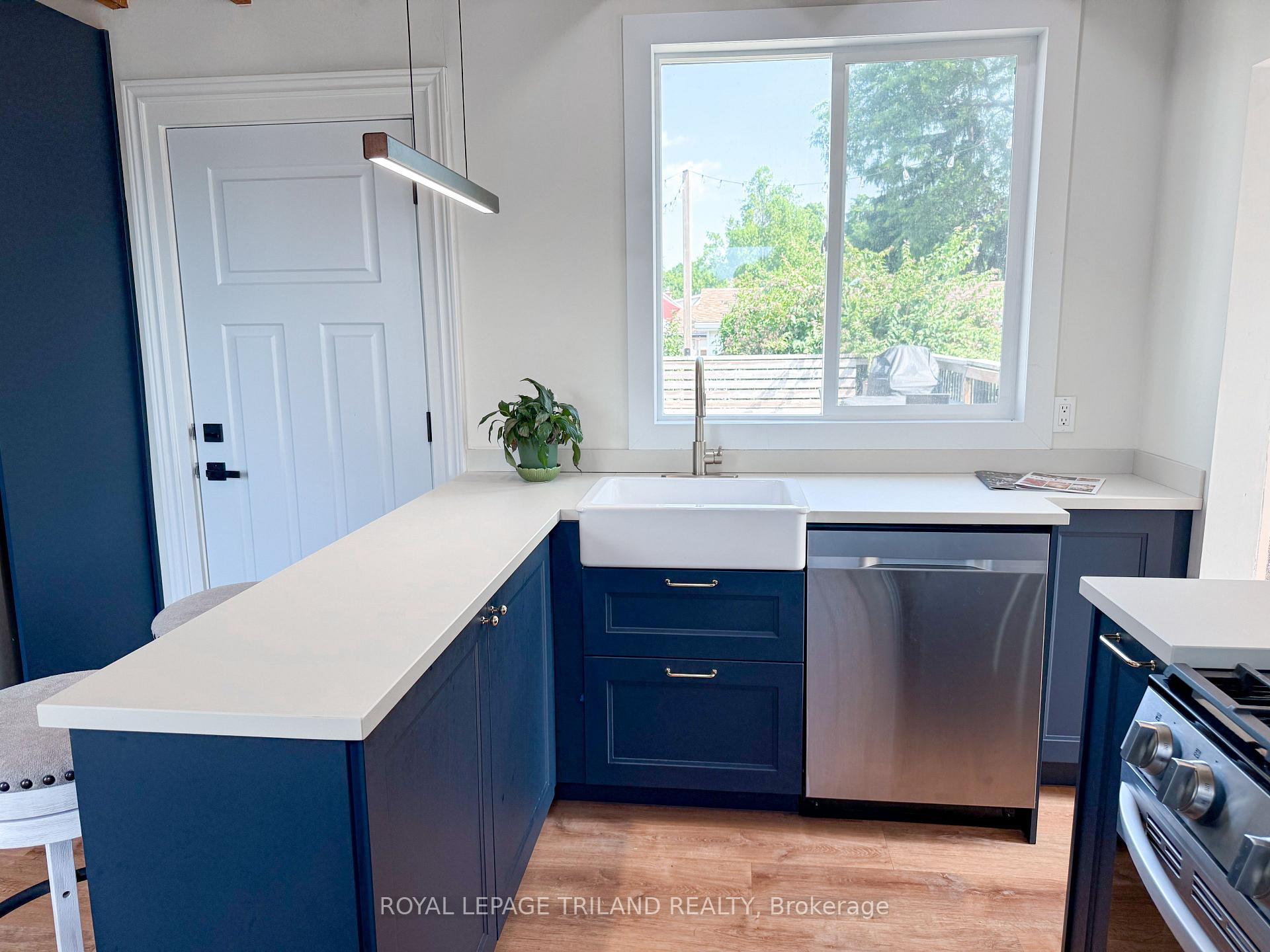 Photo 7 of 12 East Avenue, St. Thomas — HOMEH