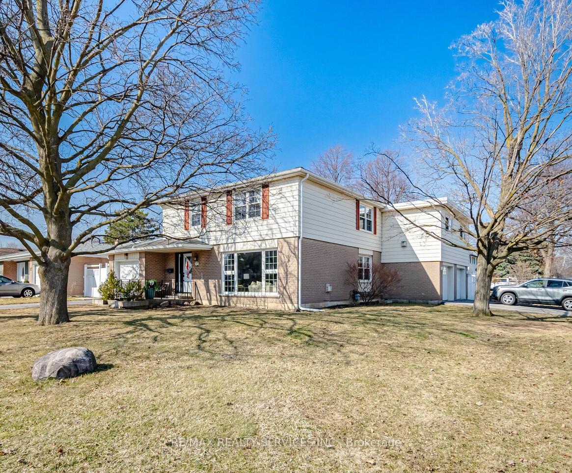 Photo 2 of 15 Braemar Drive, Brampton, Avondale — HOMEH