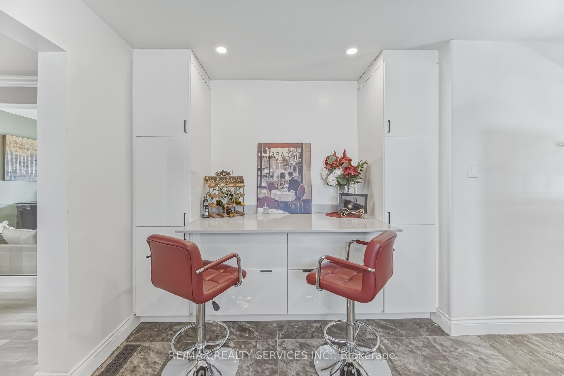 Photo 5 of 15 Braemar Drive, Brampton, Avondale — HOMEH