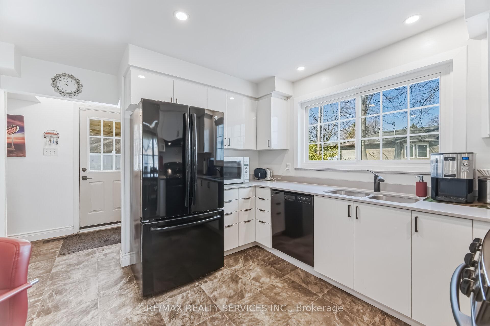 Photo 6 of 15 Braemar Drive, Brampton, Avondale — HOMEH