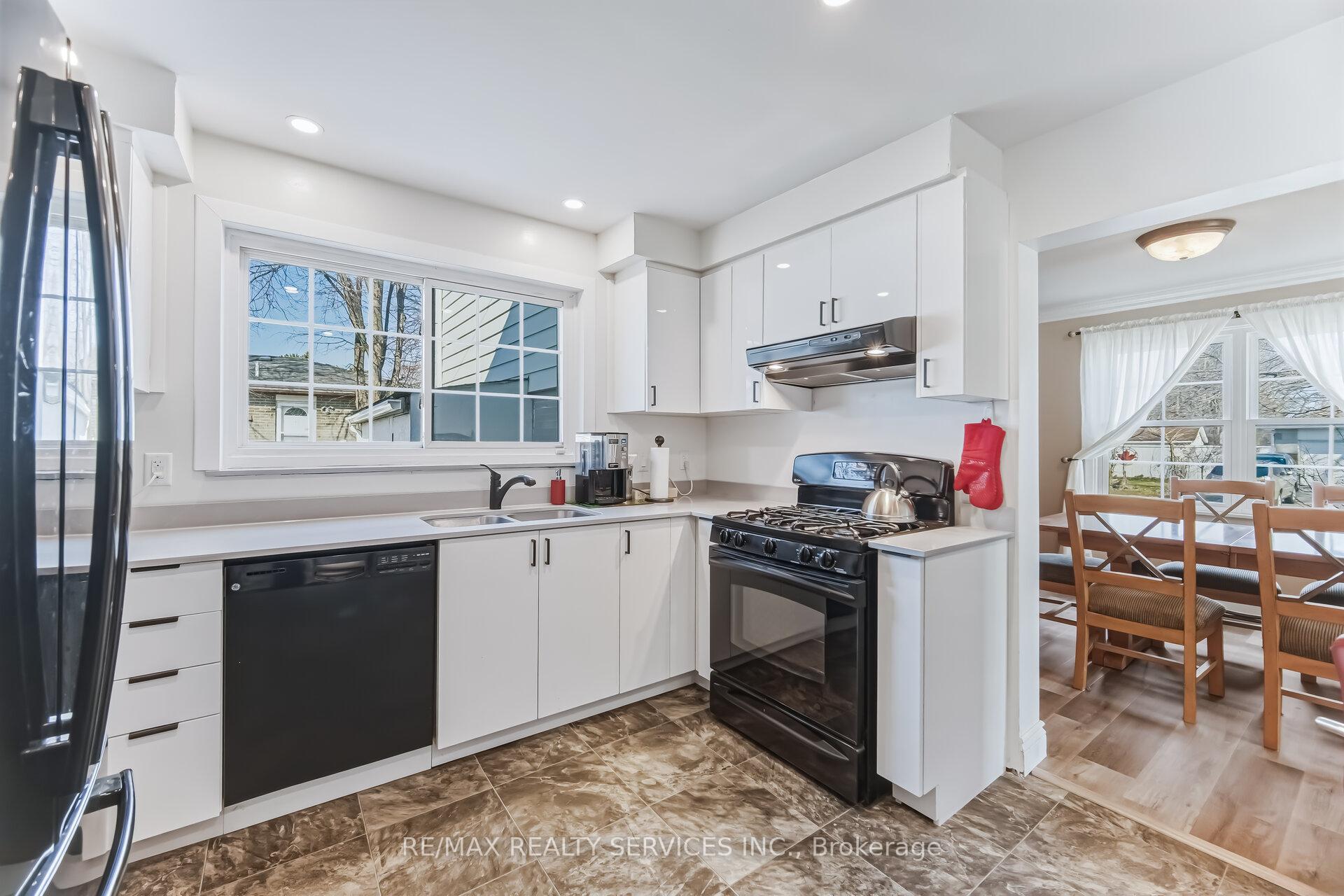 Photo 7 of 15 Braemar Drive, Brampton, Avondale — HOMEH
