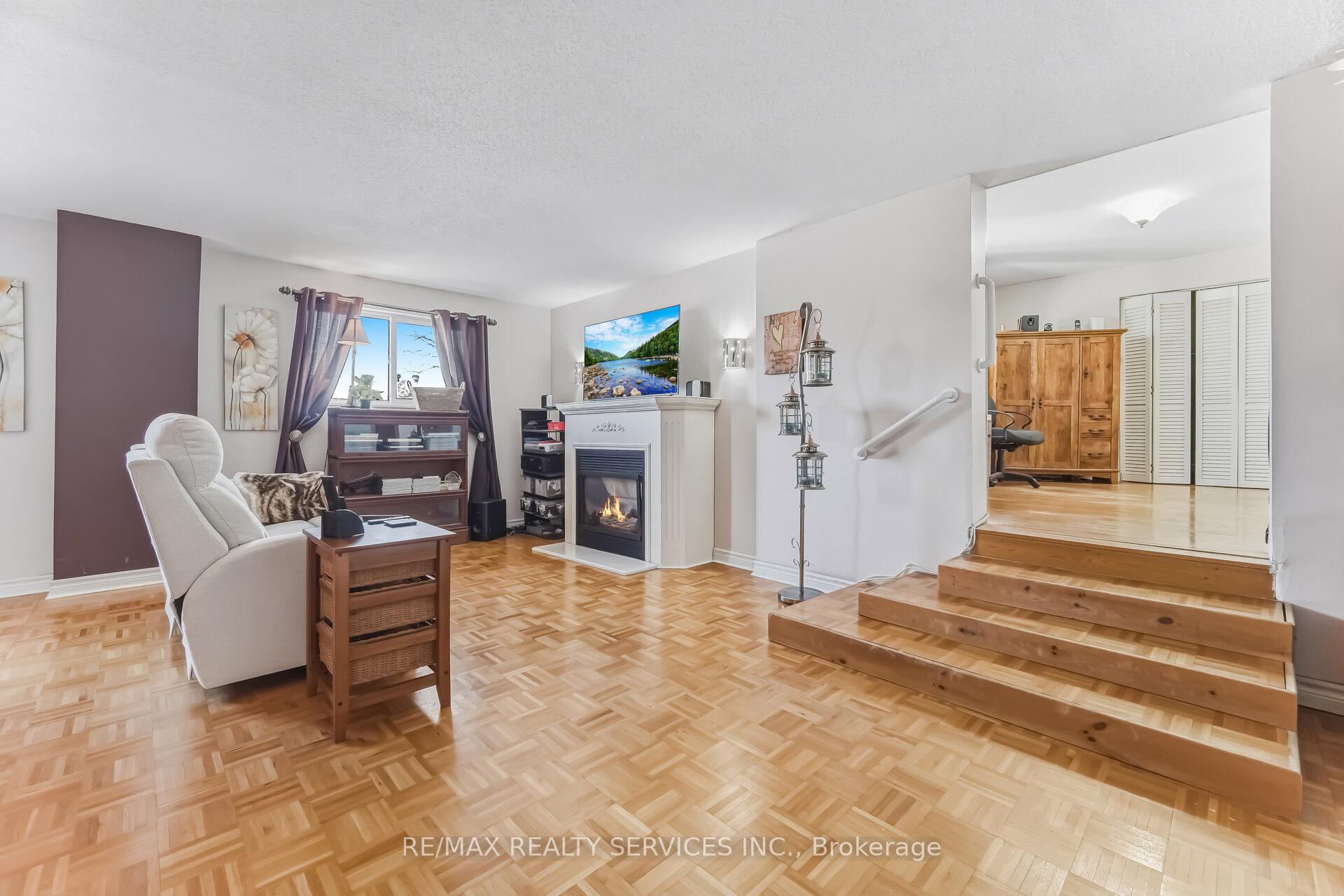 Photo 9 of 15 Braemar Drive, Brampton, Avondale — HOMEH