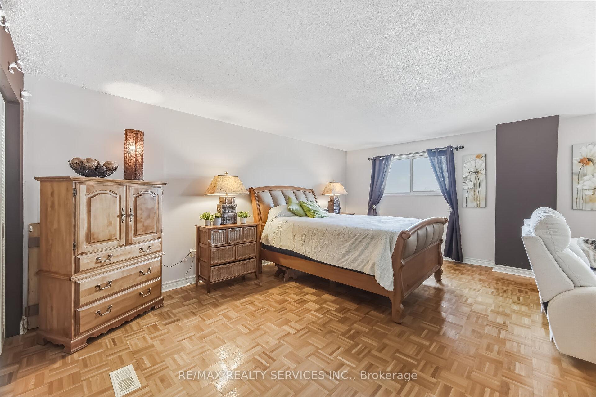 Photo 10 of 15 Braemar Drive, Brampton, Avondale — HOMEH