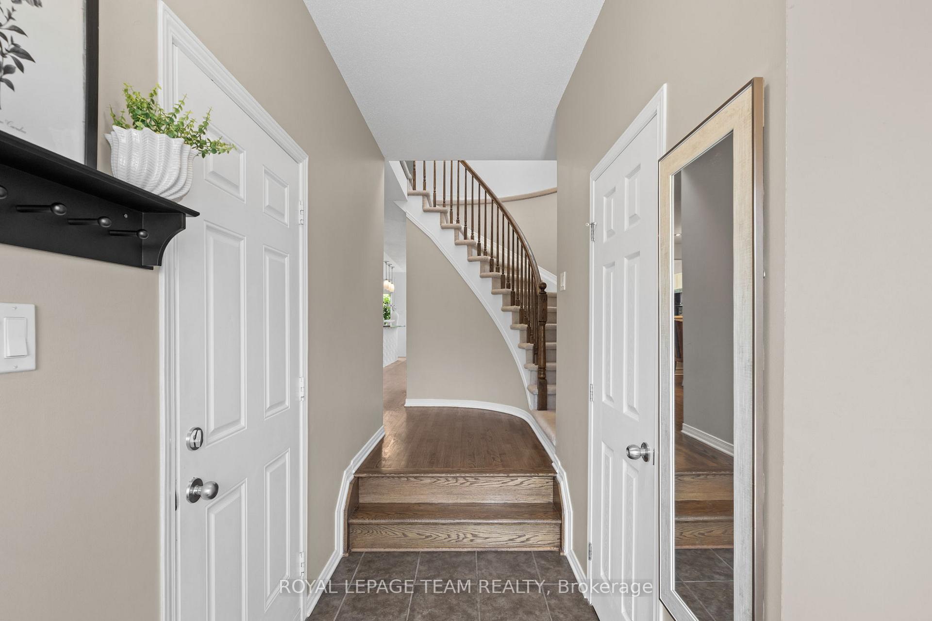 Photo 5 of 348 Brigitta Street, Ottawa, Kanata - Emerald Meadows/Trailwest — HOMEH