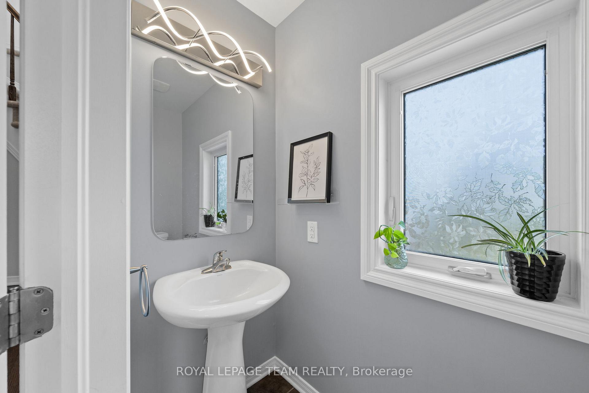 Photo 8 of 348 Brigitta Street, Ottawa, Kanata - Emerald Meadows/Trailwest — HOMEH