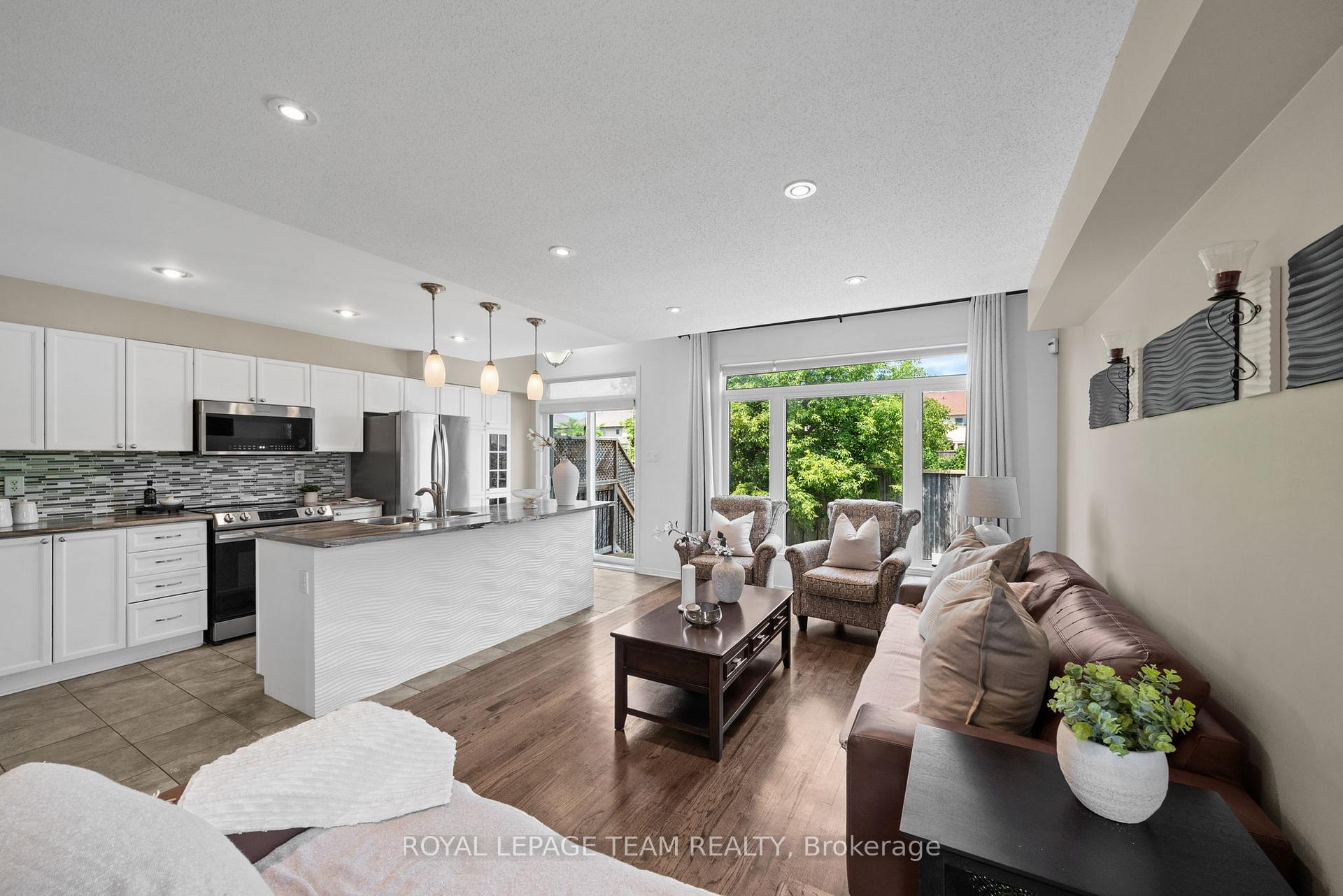 Photo 10 of 348 Brigitta Street, Ottawa, Kanata - Emerald Meadows/Trailwest — HOMEH