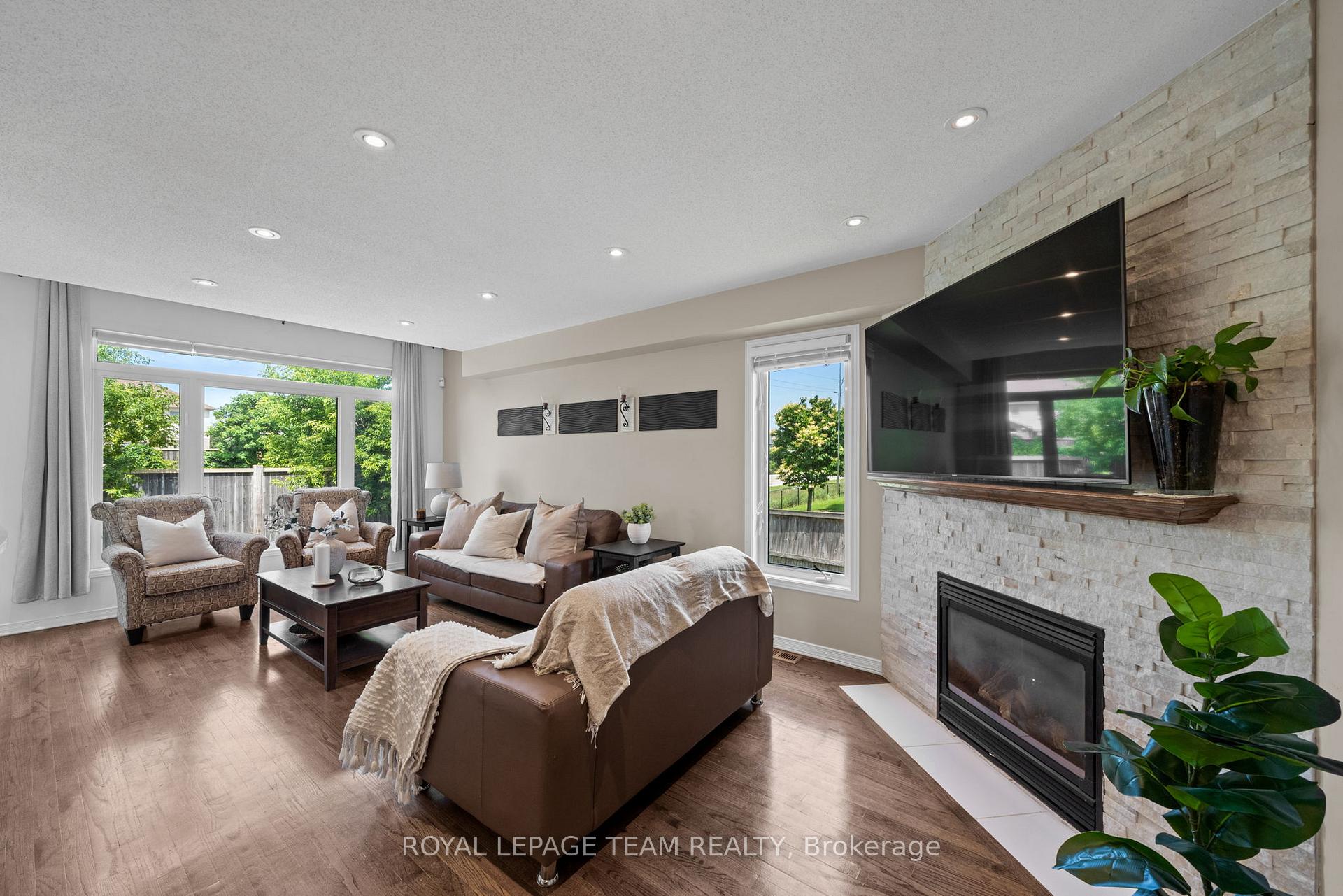 Photo 11 of 348 Brigitta Street, Ottawa, Kanata - Emerald Meadows/Trailwest — HOMEH