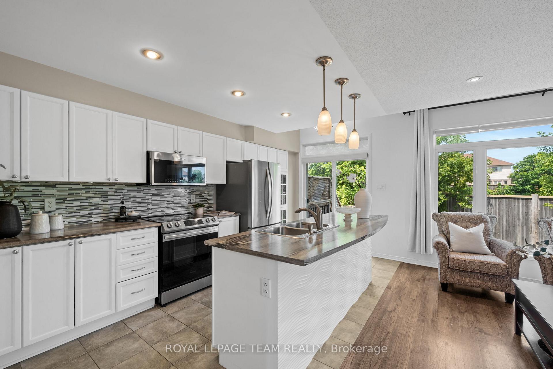 Photo 17 of 348 Brigitta Street, Ottawa, Kanata - Emerald Meadows/Trailwest — HOMEH
