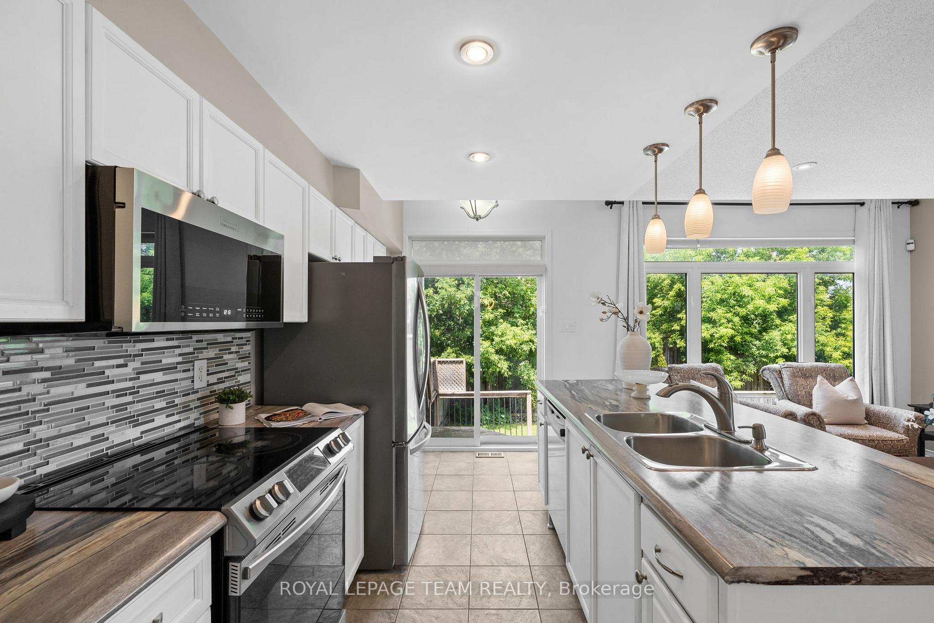 Photo 18 of 348 Brigitta Street, Ottawa, Kanata - Emerald Meadows/Trailwest — HOMEH