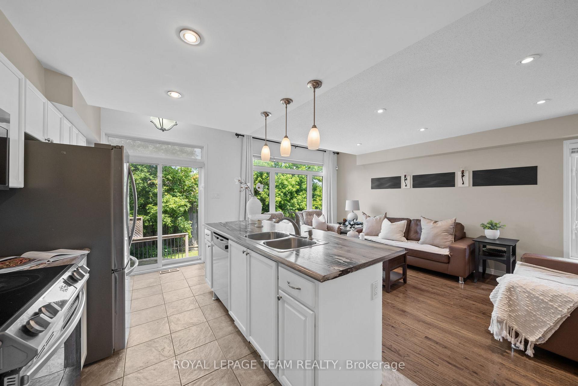 Photo 19 of 348 Brigitta Street, Ottawa, Kanata - Emerald Meadows/Trailwest — HOMEH