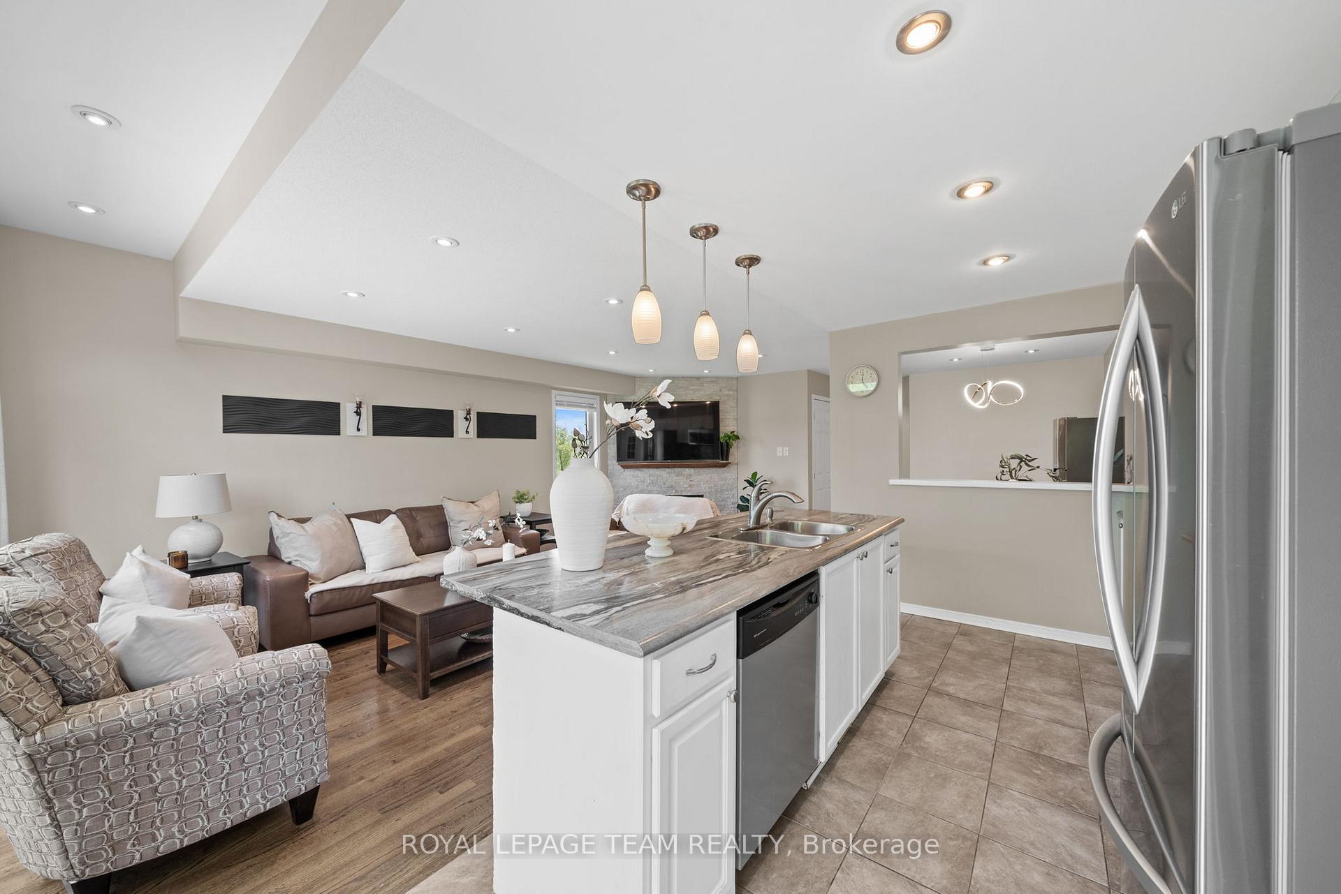 Photo 20 of 348 Brigitta Street, Ottawa, Kanata - Emerald Meadows/Trailwest — HOMEH