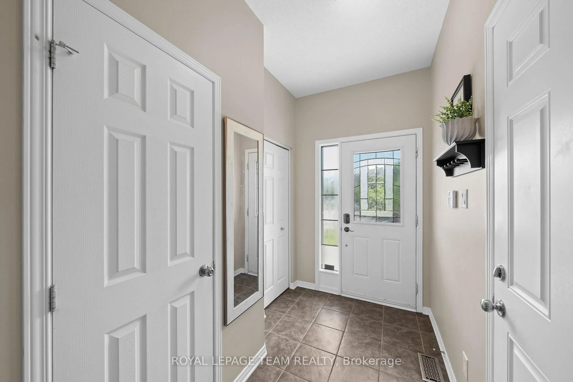 Photo 6 of 348 Brigitta Street, Ottawa, Kanata - Emerald Meadows/Trailwest — HOMEH