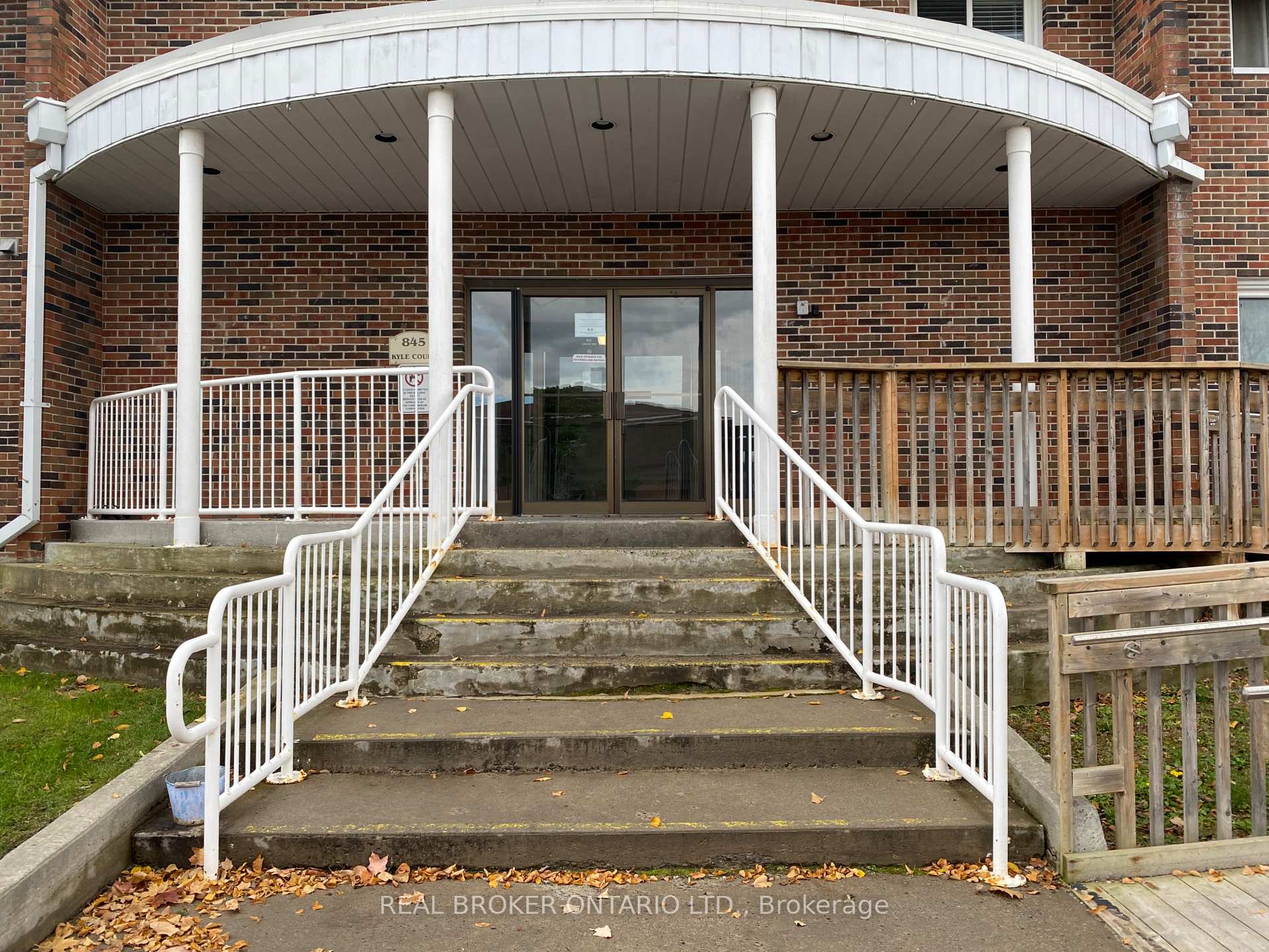 Front of Unit 305, 845 Kyle Court