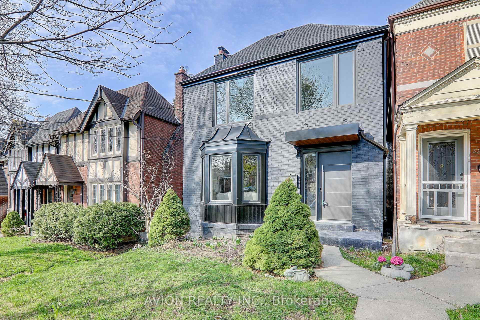 Photo 2 of 46 Braemar Avenue, Toronto, Yonge-Eglinton — HOMEH