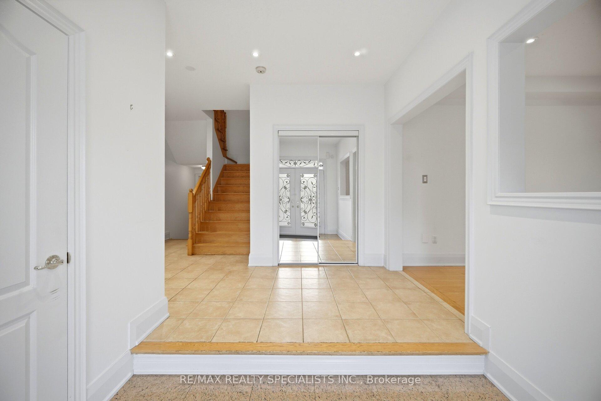 Photo 7 of 257 St. Francis Avenue, Vaughan, Vellore Village — HOMEH