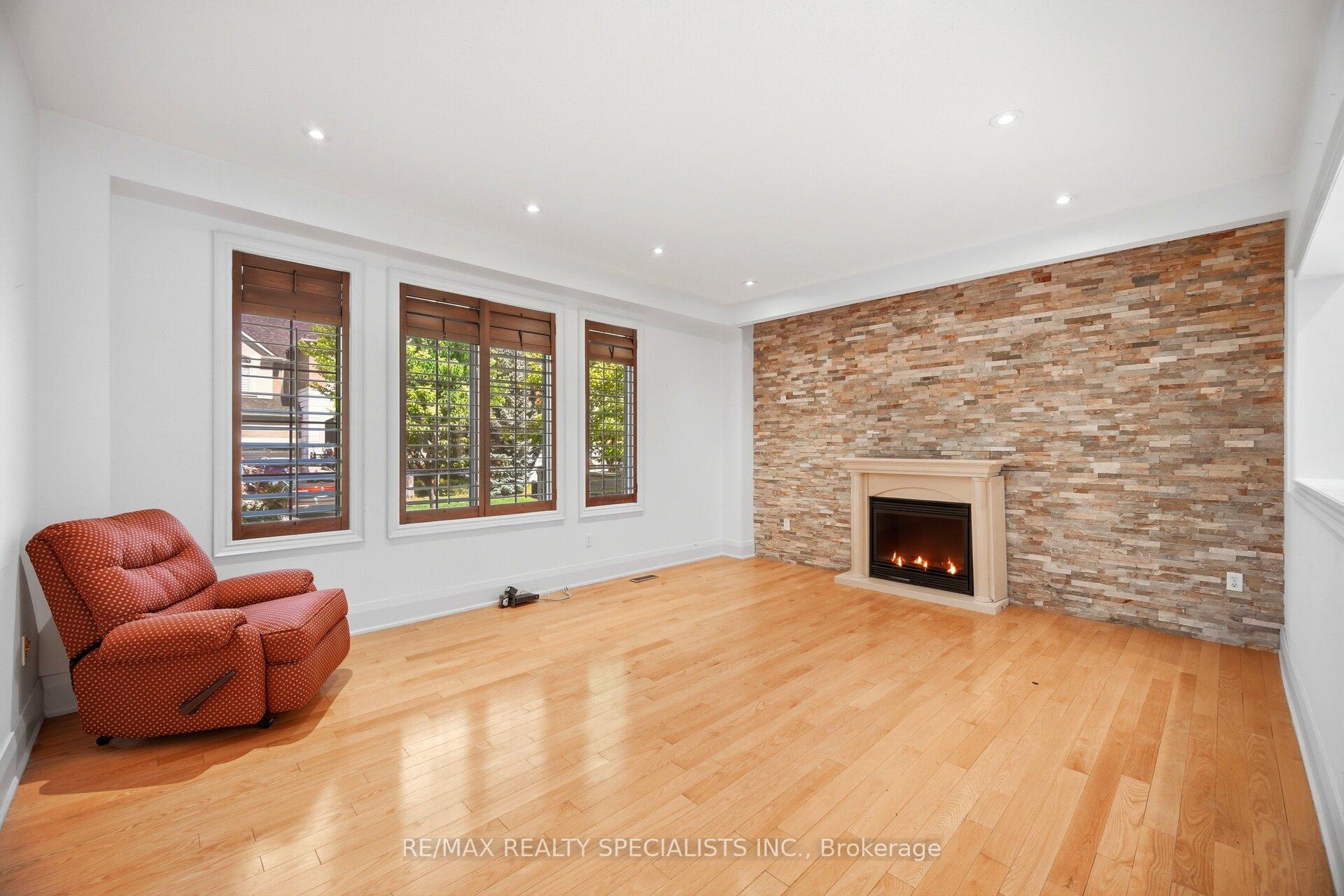 Photo 9 of 257 St. Francis Avenue, Vaughan, Vellore Village — HOMEH