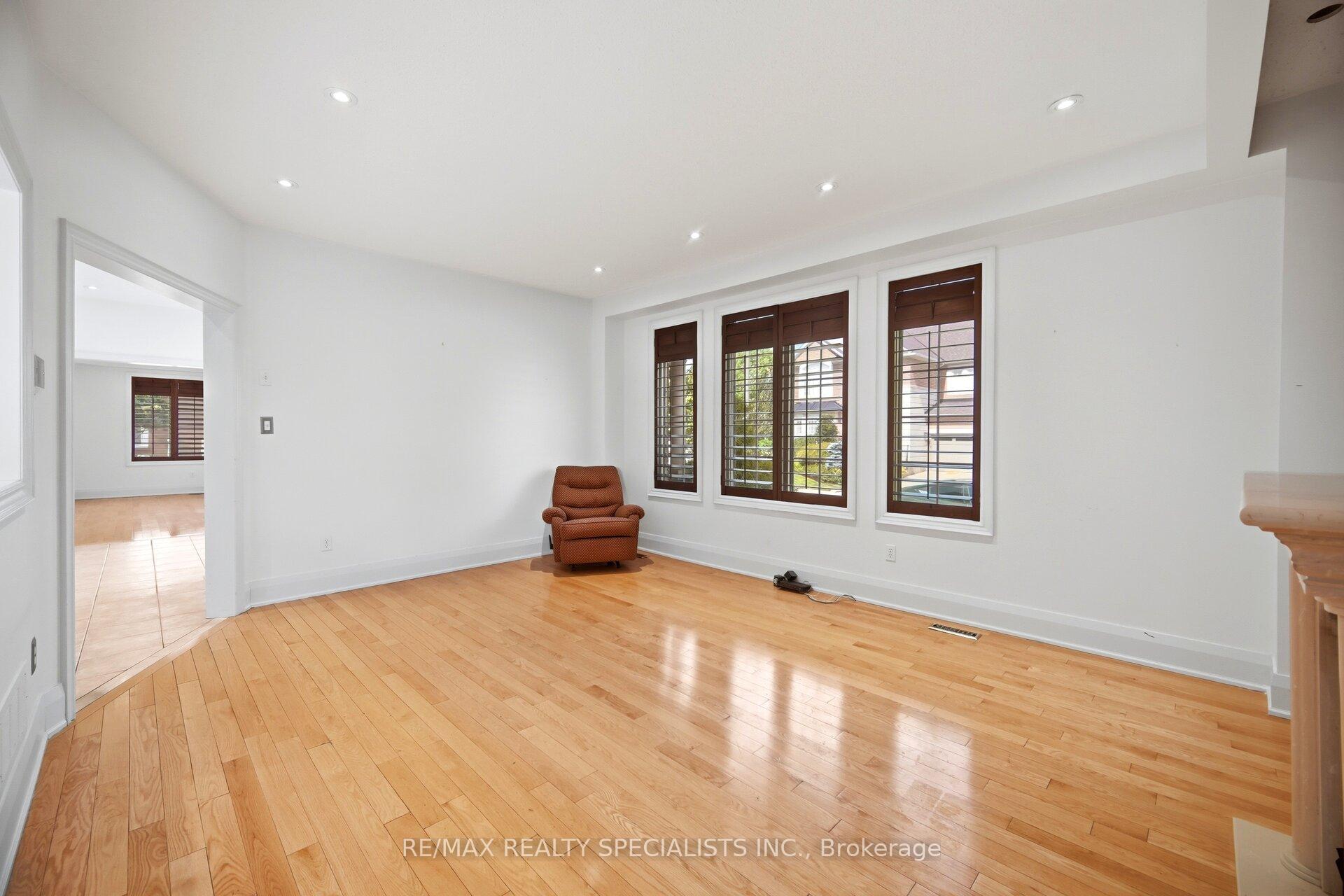 Photo 10 of 257 St. Francis Avenue, Vaughan, Vellore Village — HOMEH