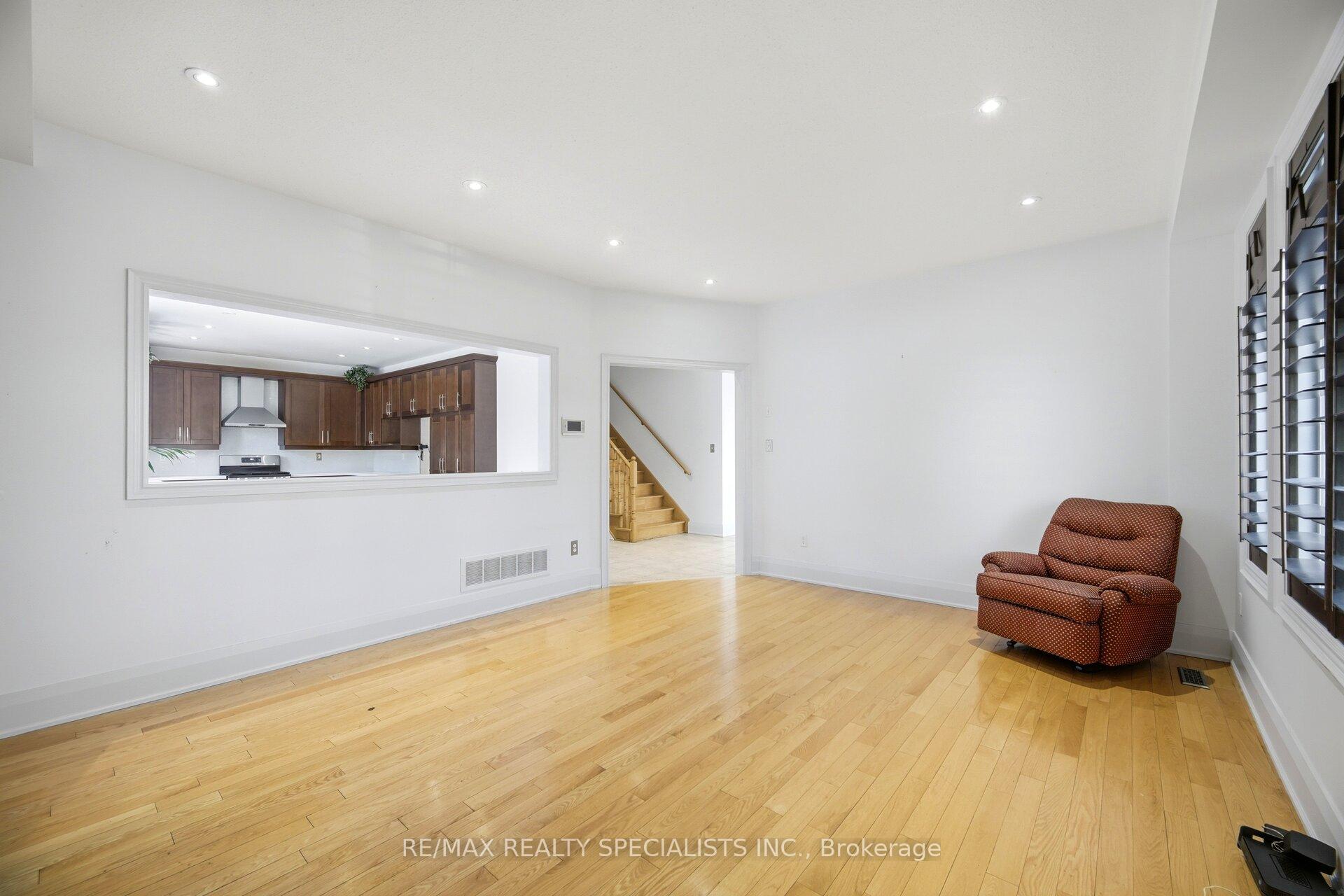 Photo 11 of 257 St. Francis Avenue, Vaughan, Vellore Village — HOMEH