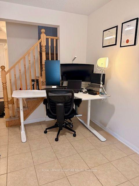 Photo 4 of 926 Nadalin Heights, Milton, Willmott — HOMEH