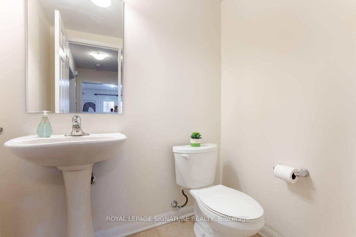 Photo 5 of 926 Nadalin Heights, Milton, Willmott — HOMEH