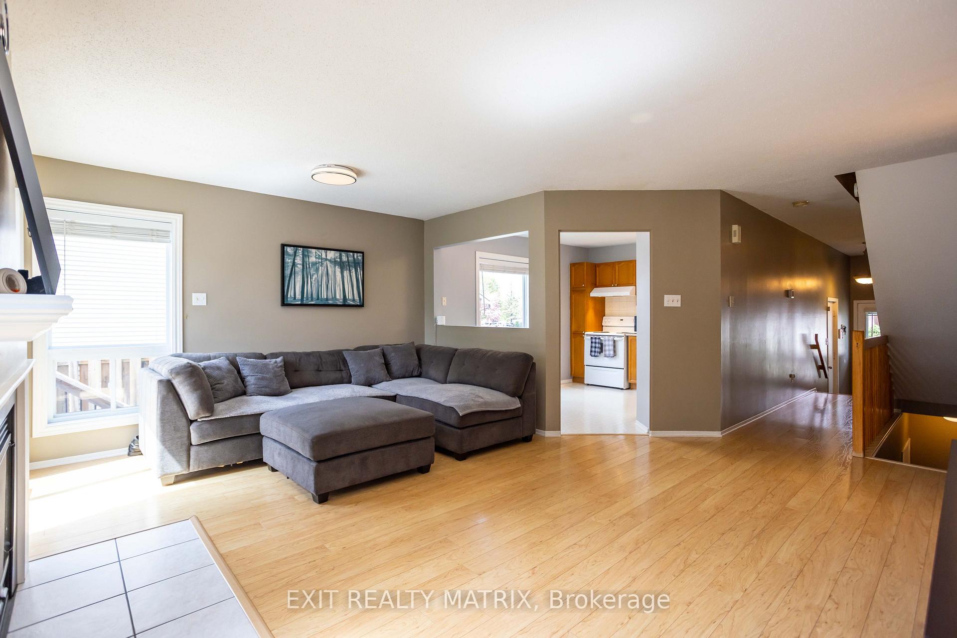 Photo 8 of 1521 Briarfield Crescent, Ottawa, Fallingbrook/Ridgemount — HOMEH